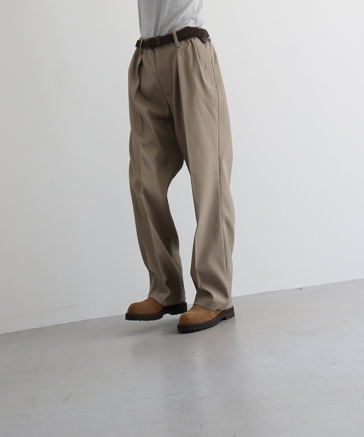 UNUSED Uw1203 straight slacks “BEIGE"