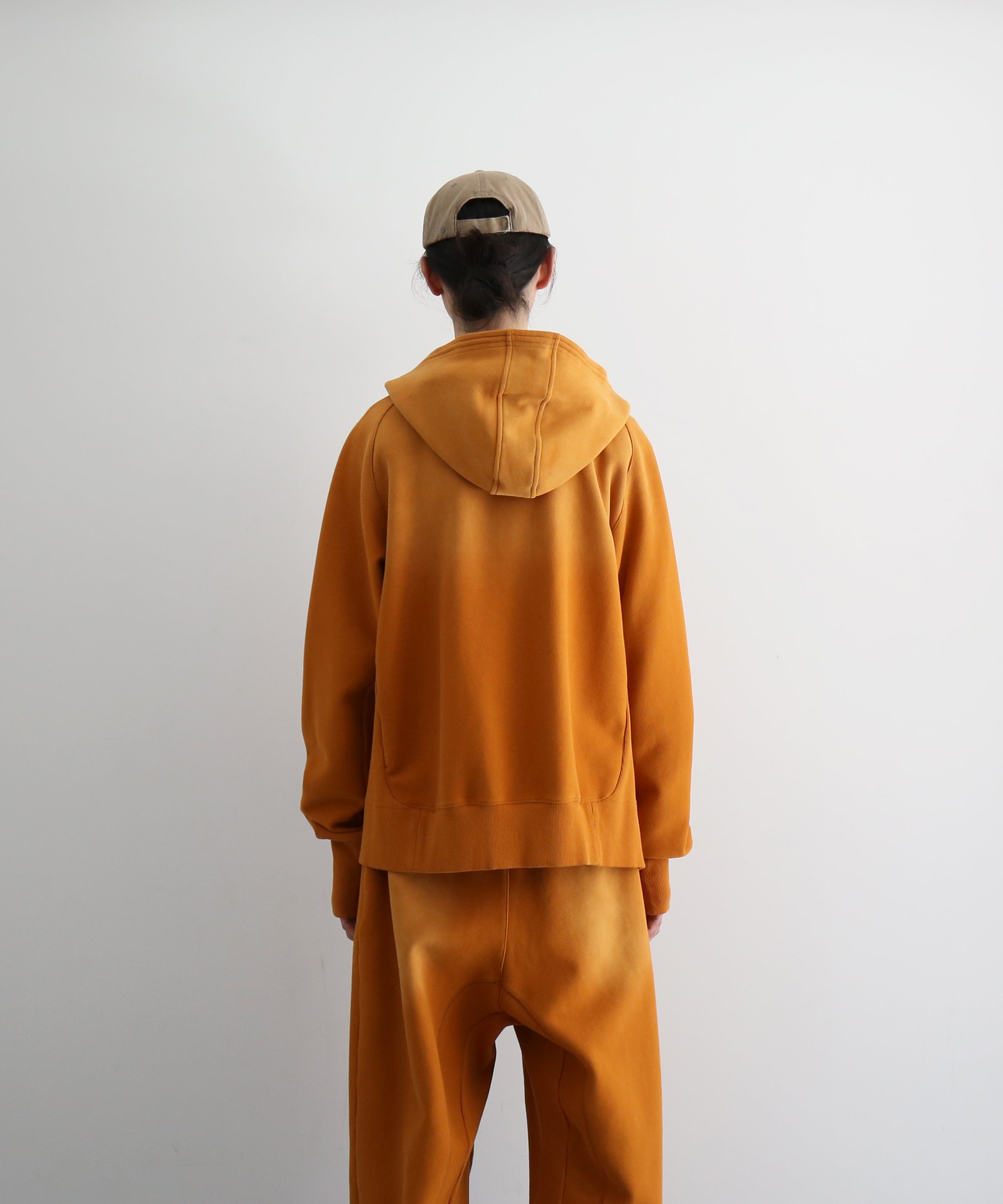 JIAN YE Guai mask hood "ECRU"