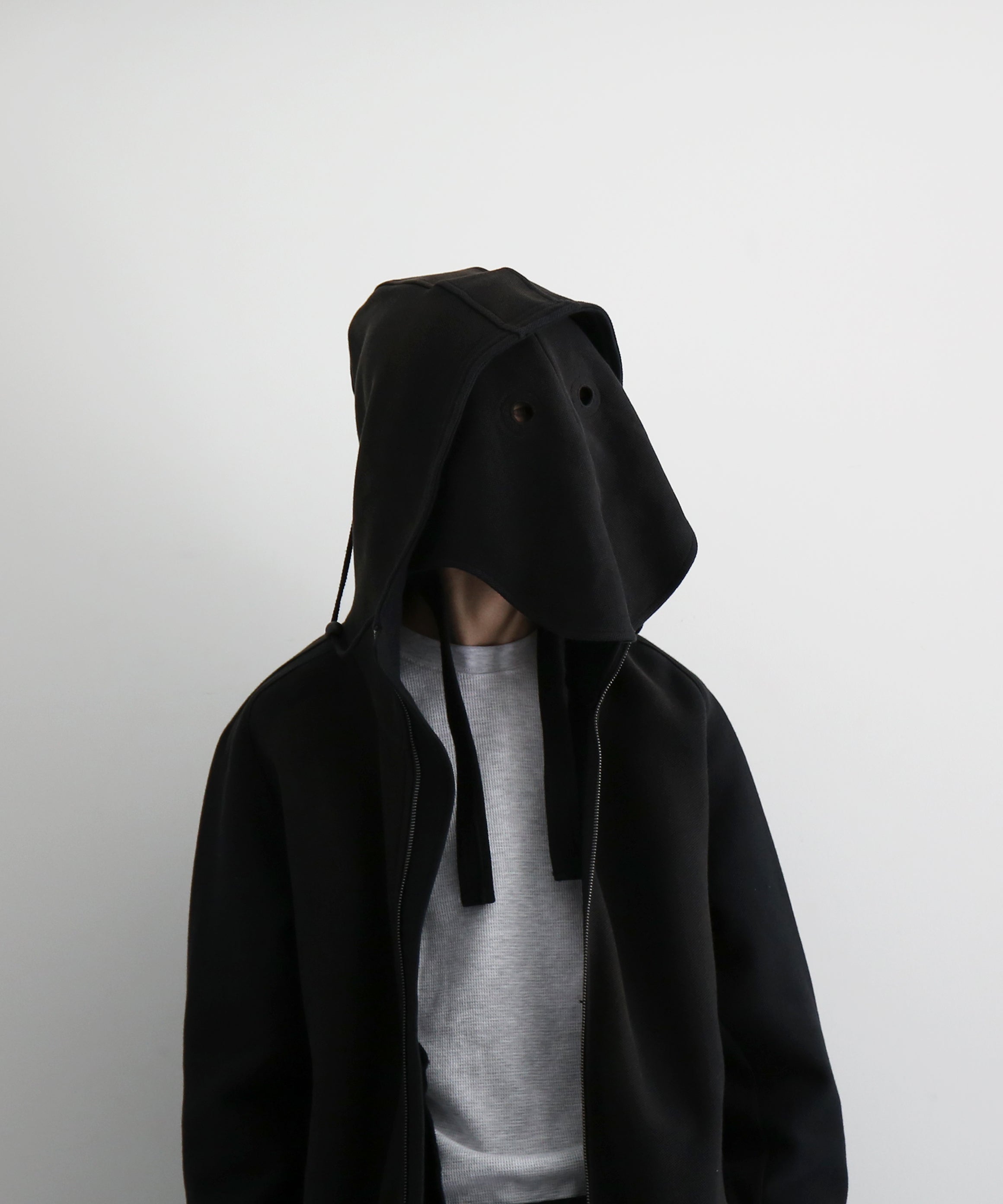 JIAN YE Guai mask hood "BLACK"