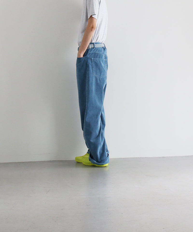 AURALEE Garment-dyed finx corduroy 5p wide pants “DUSTY BLUE”