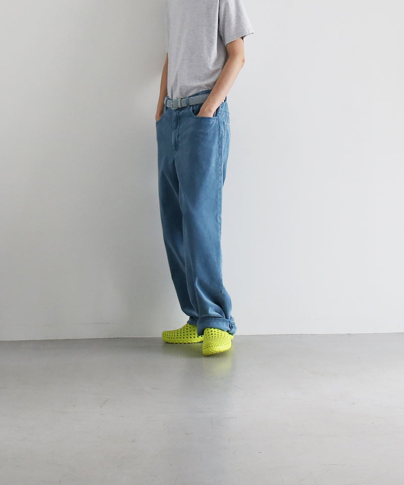 AURALEE Garment-dyed finx corduroy 5p wide pants “DUSTY BLUE”