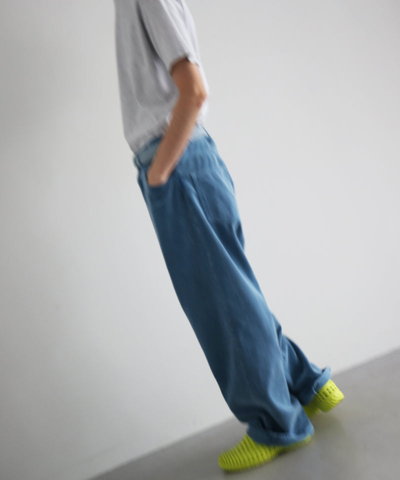 AURALEE Garment-dyed finx corduroy 5p wide pants “DUSTY BLUE”