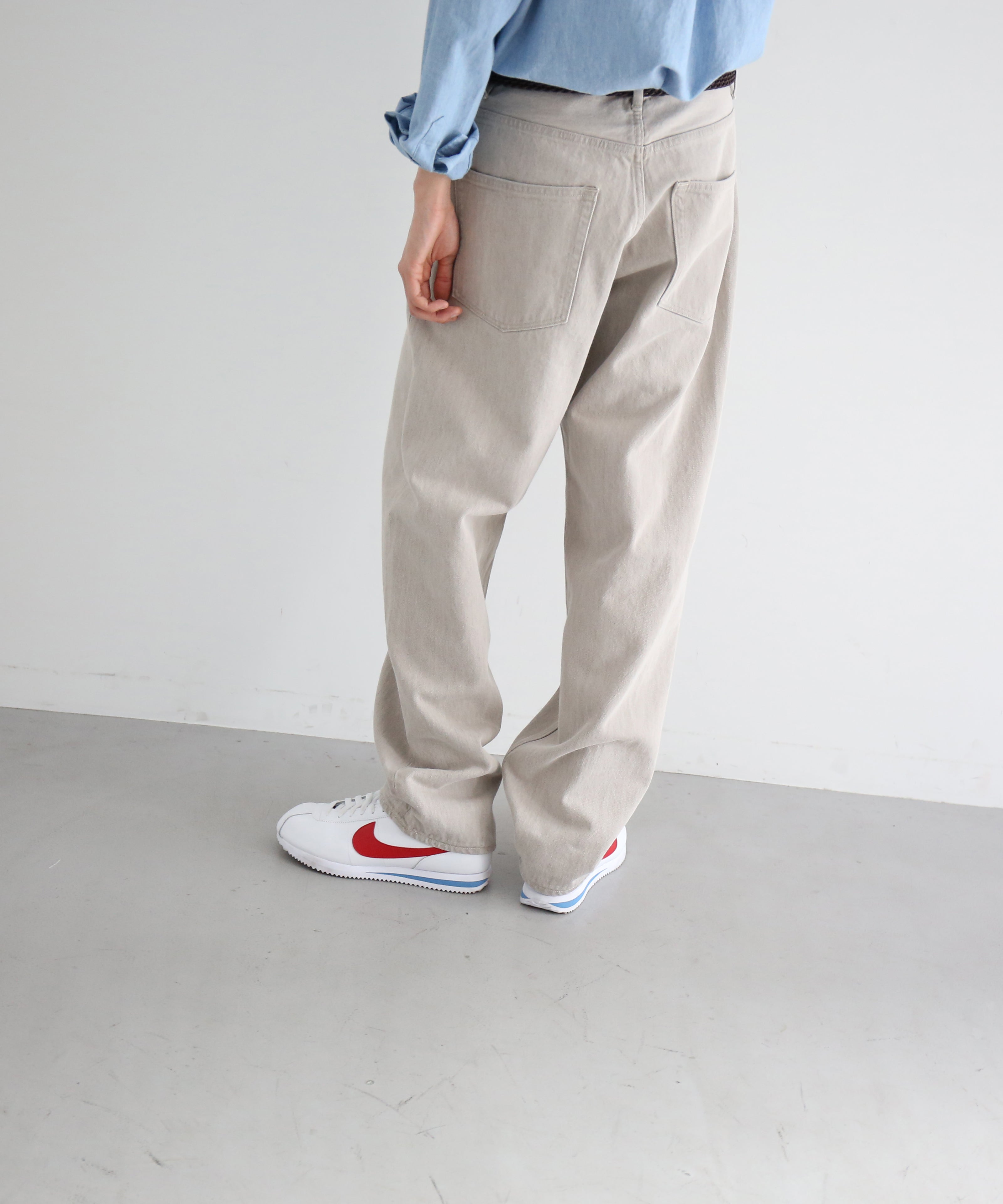 AURALEE Faded hard twist brown denim wide pants "LIGHT GRAY"