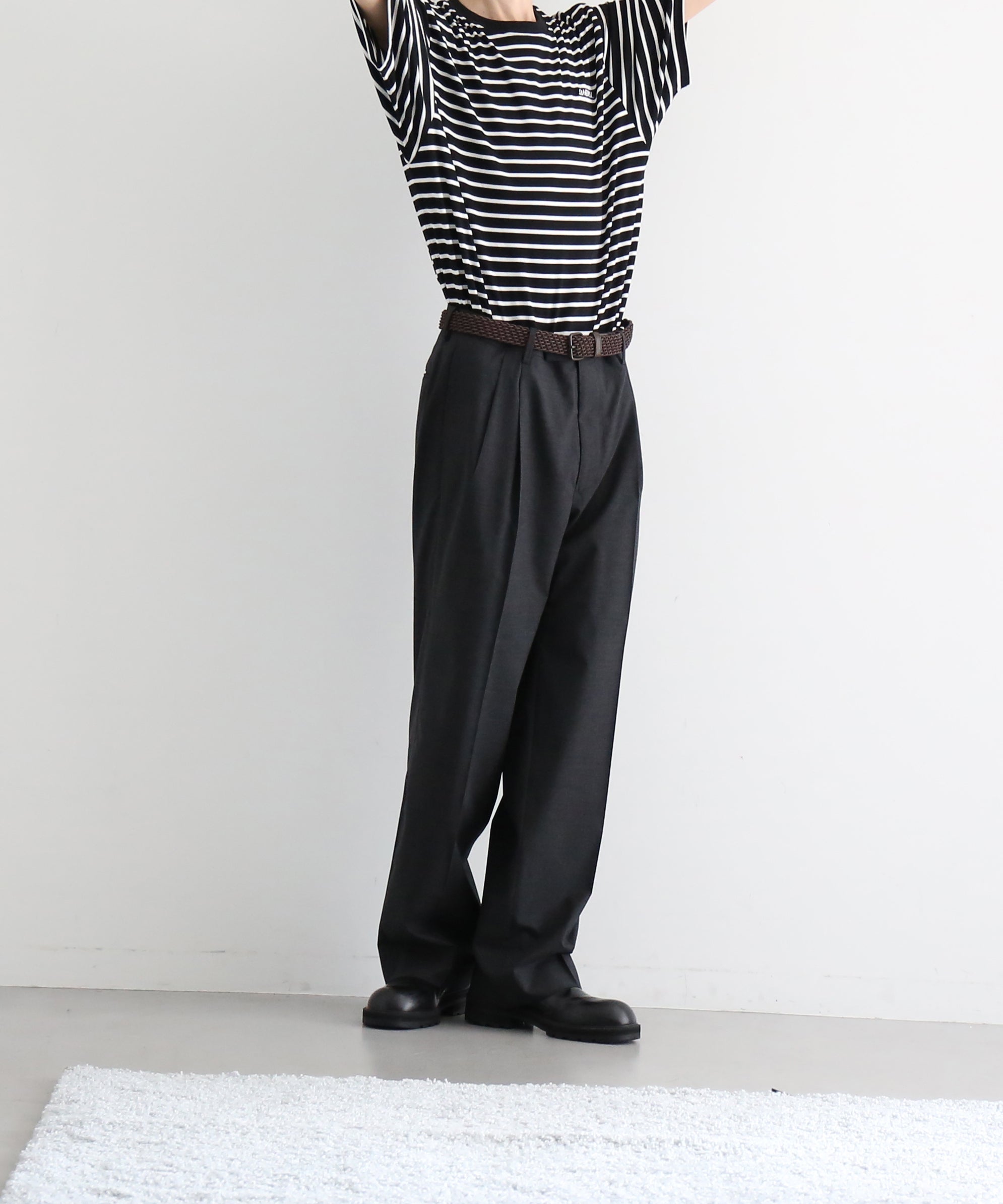 AURALEE Ultra fine tropical wool two-tuck slacks 