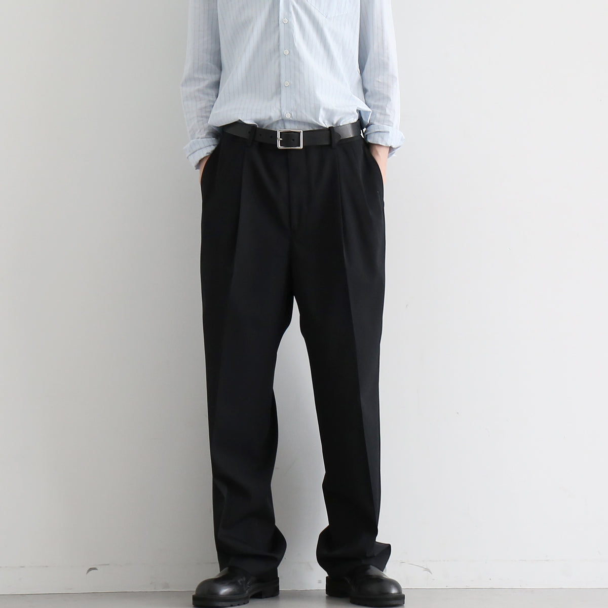 AURALEE【オーラリー】Light wool max gabardine two-tuck slacks 
