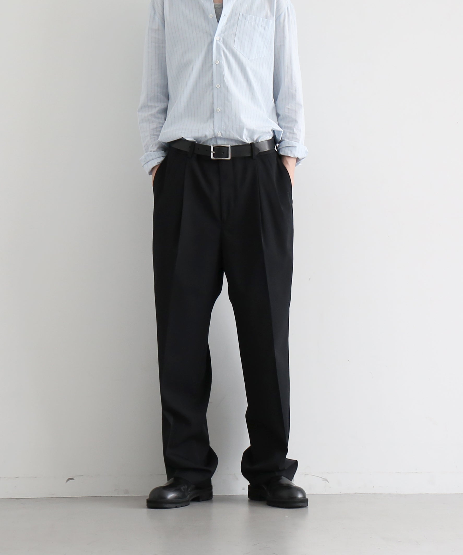 AURALEE【オーラリー】Light wool max gabardine two-tuck slacks