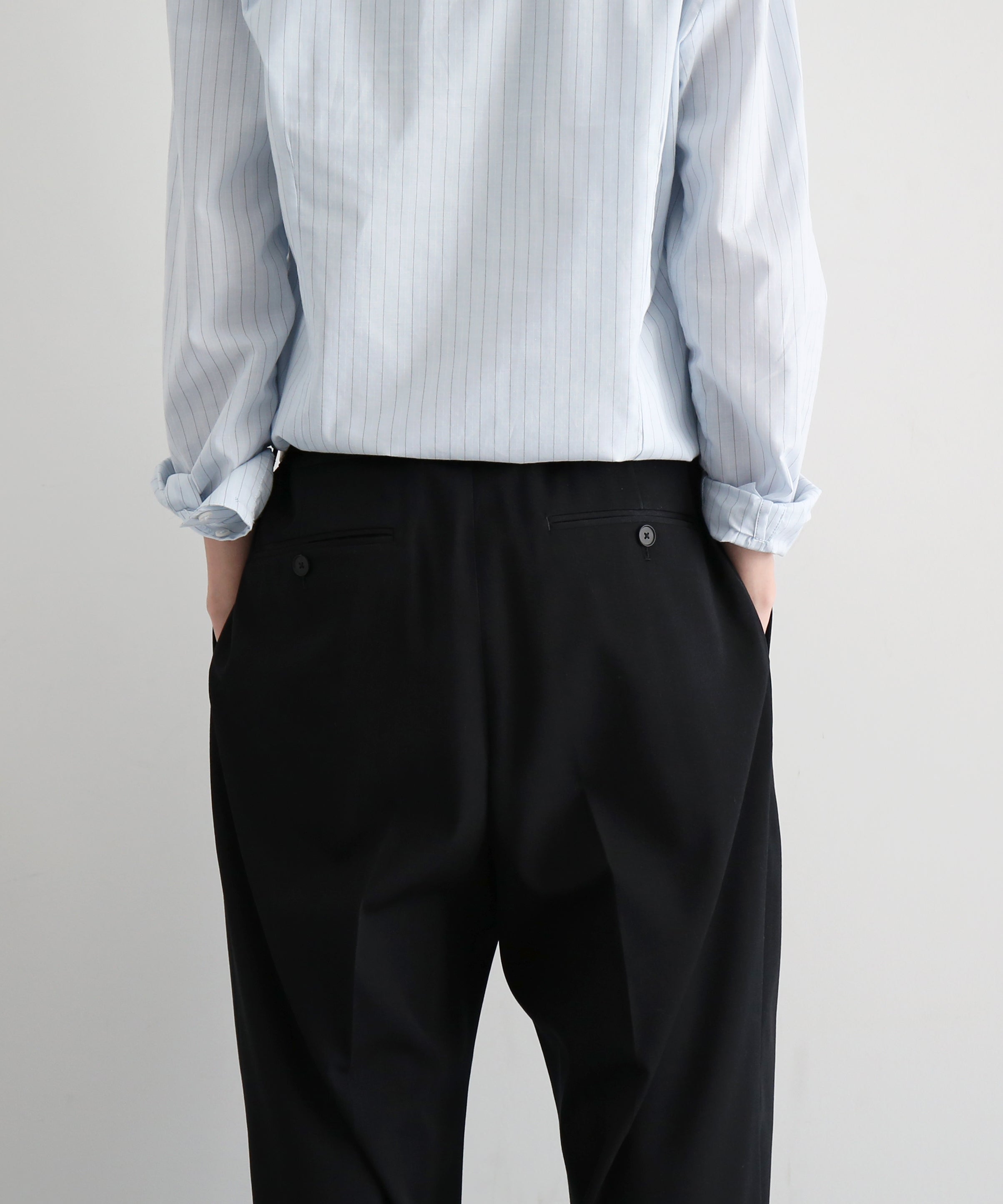 AURALEE Light wool max gabardine two-tuck slacks "TOP BLACK"