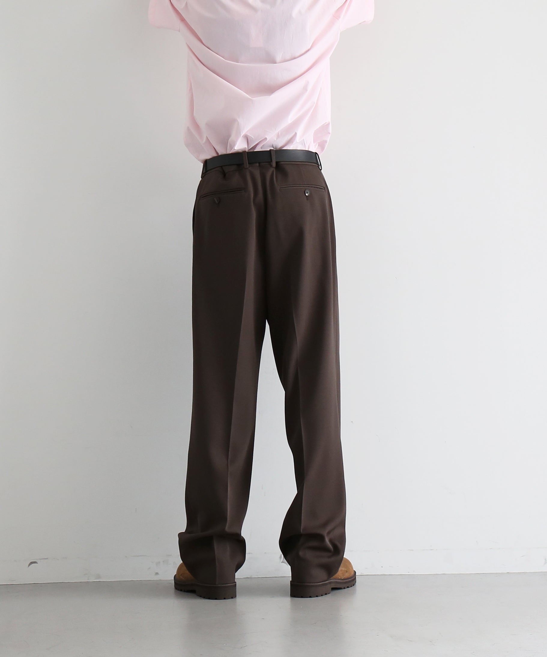 AURALEE【オーラリー】Light wool max gabardine two-tuck slacks