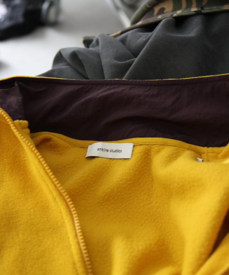 entire studios Shell fleece “CANARY”