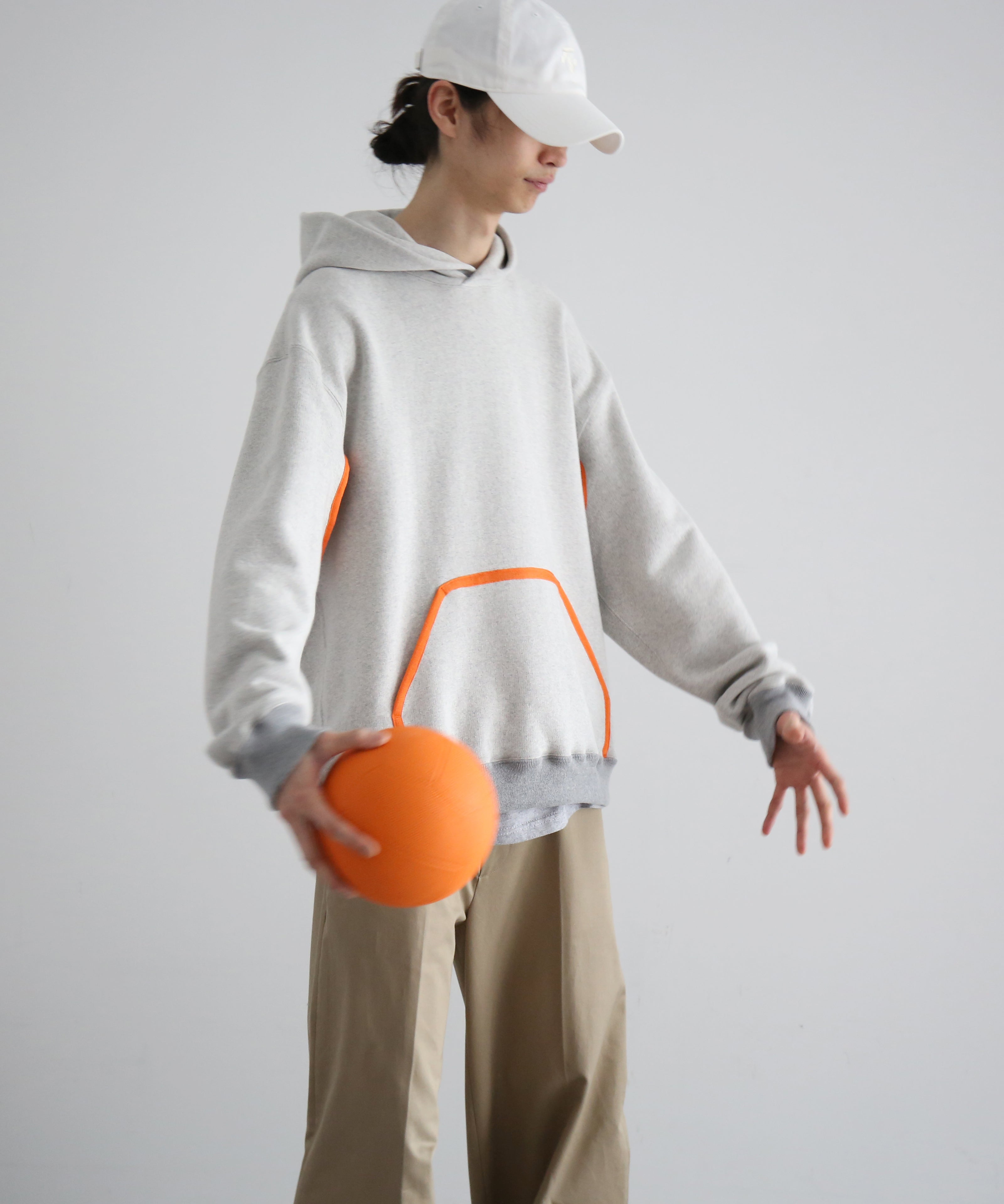 RANDY Under the tree "GREY"