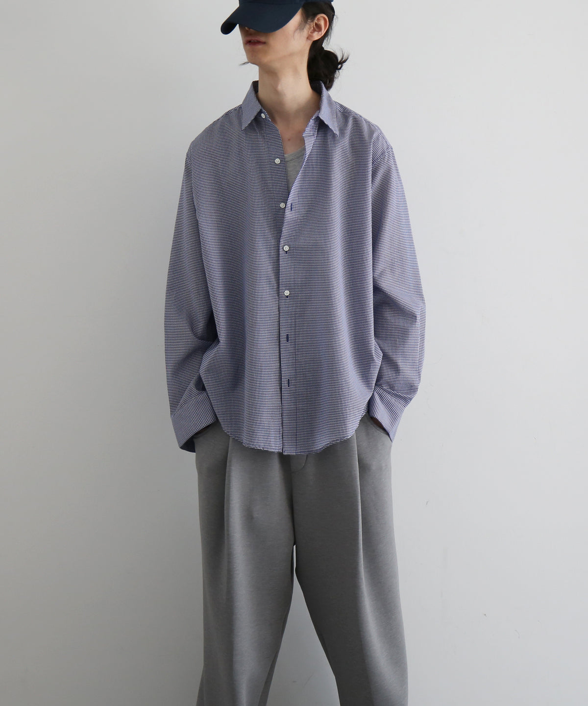 ISSUETHINGS 26a/120-c2-00 "WHITE & NAVY BLUE"