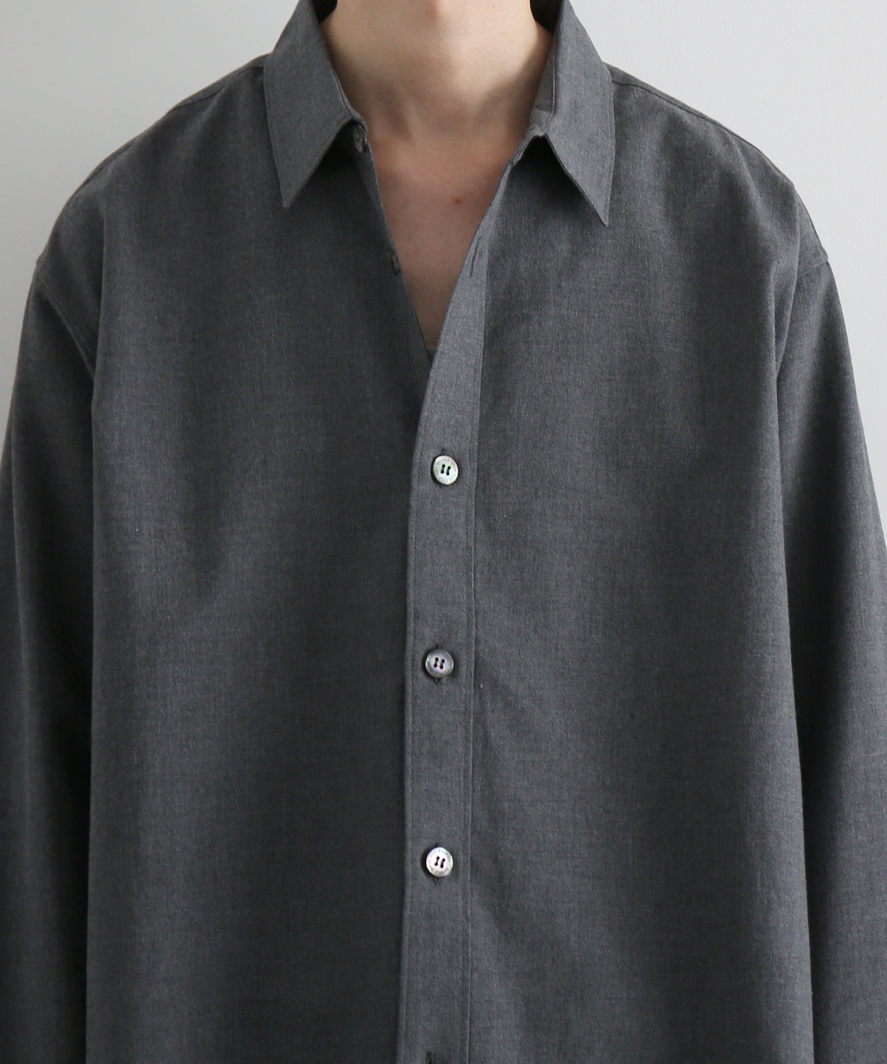well Buttons position shirt "GRAY"