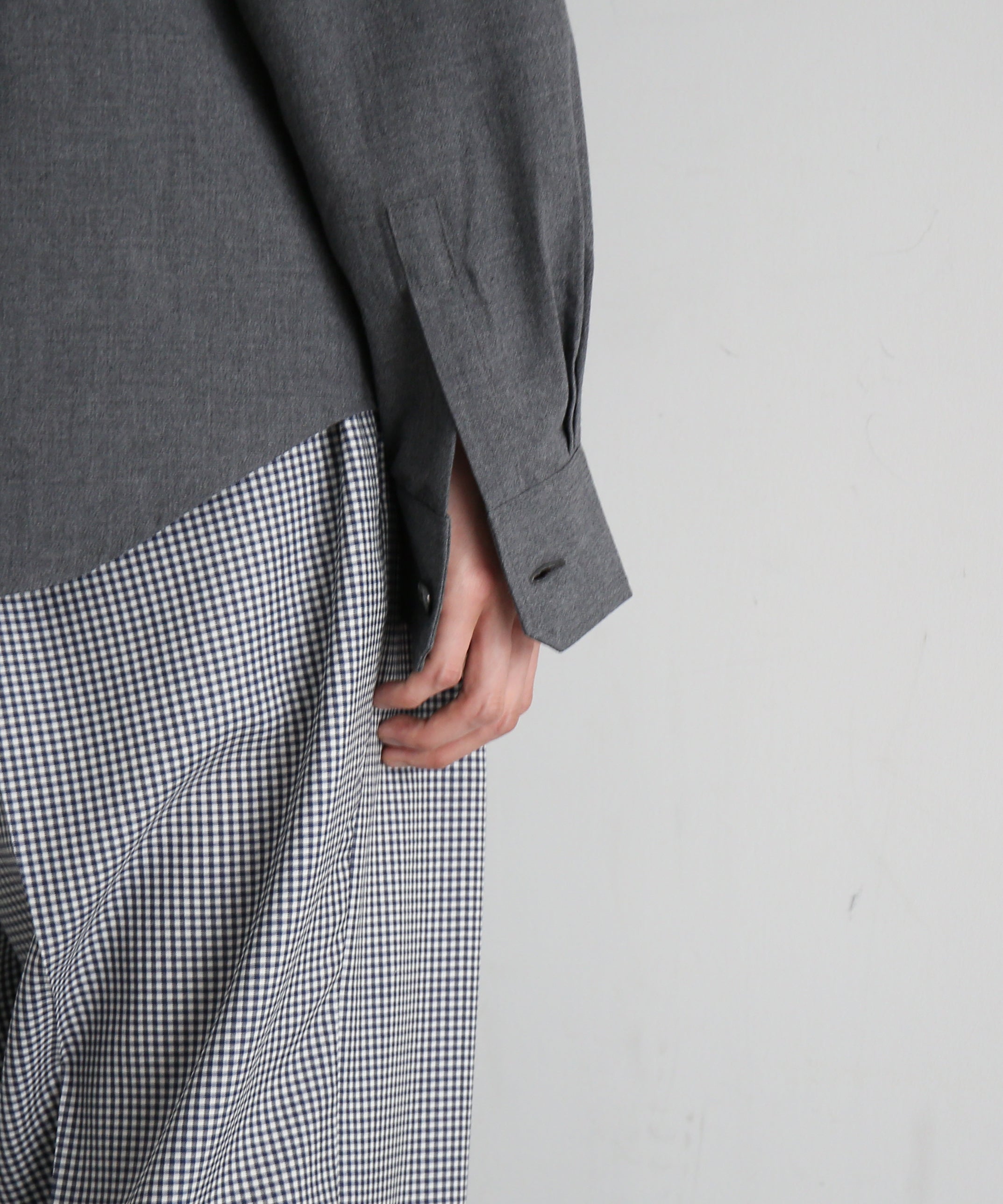 well Buttons position shirt "GRAY"
