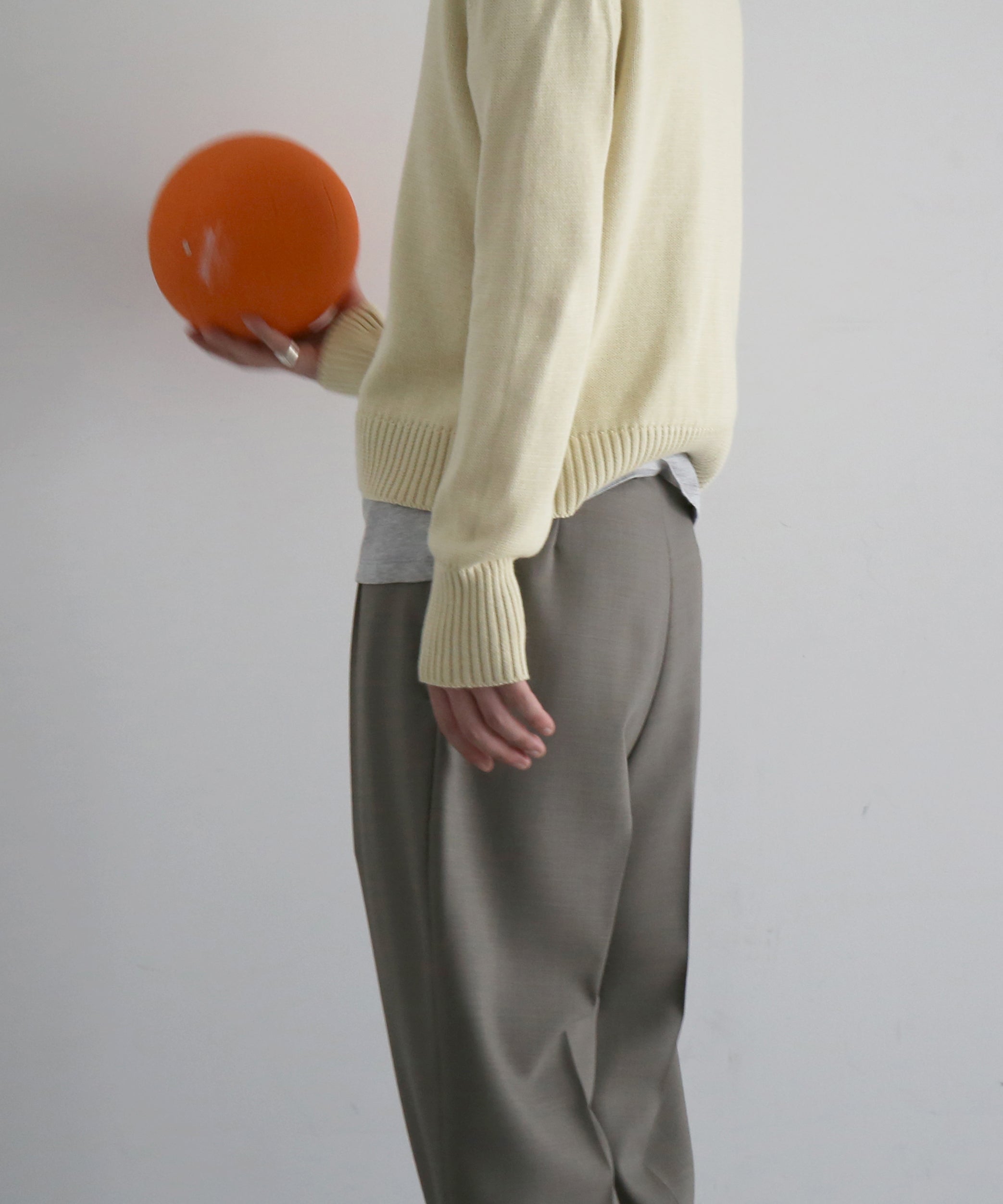 SECOND/LAYER Vexed v-neck "PALE YELLOW"