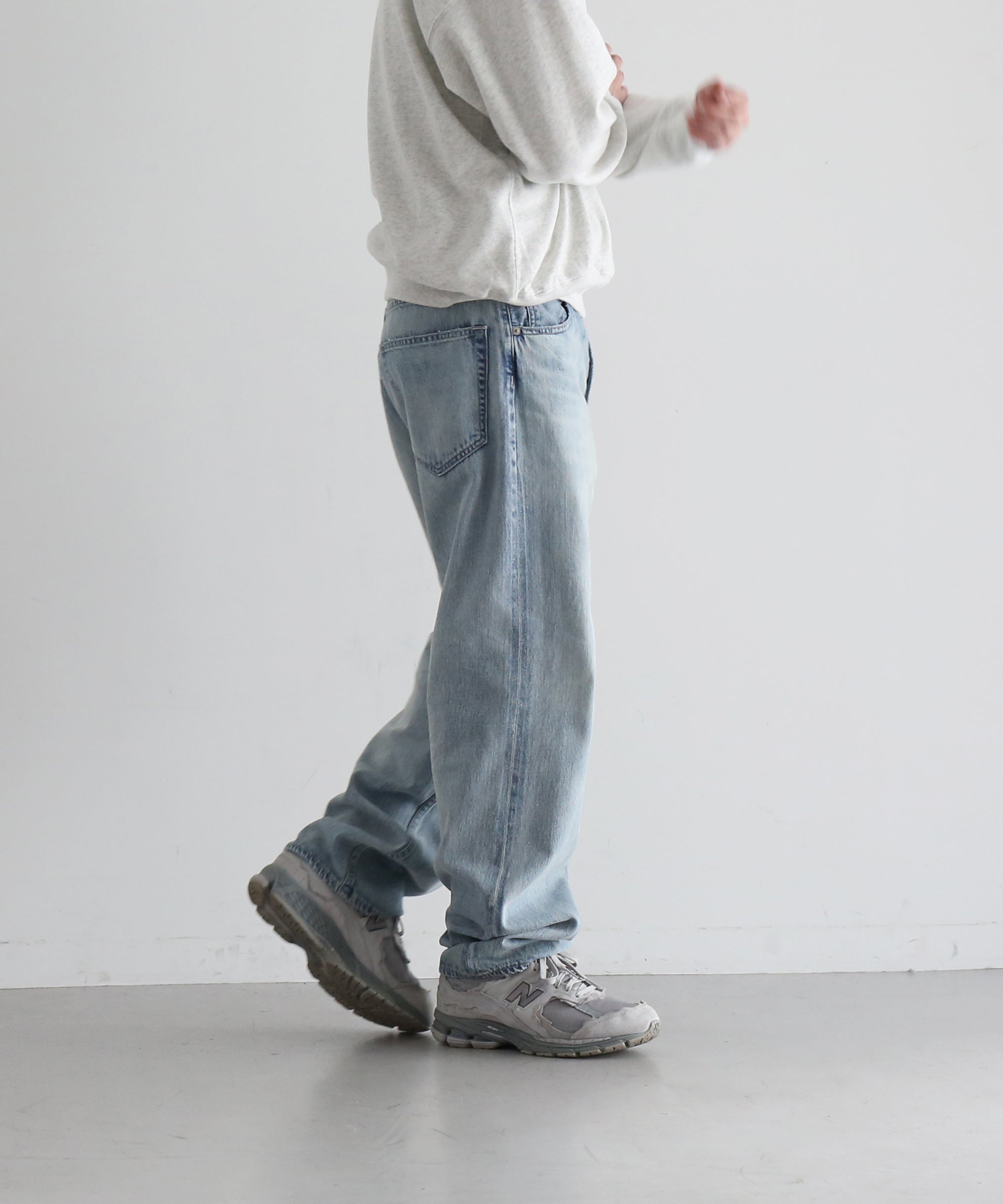 AURALEE Faded selvedge light denim wide pants "LIGHT INDIGO"