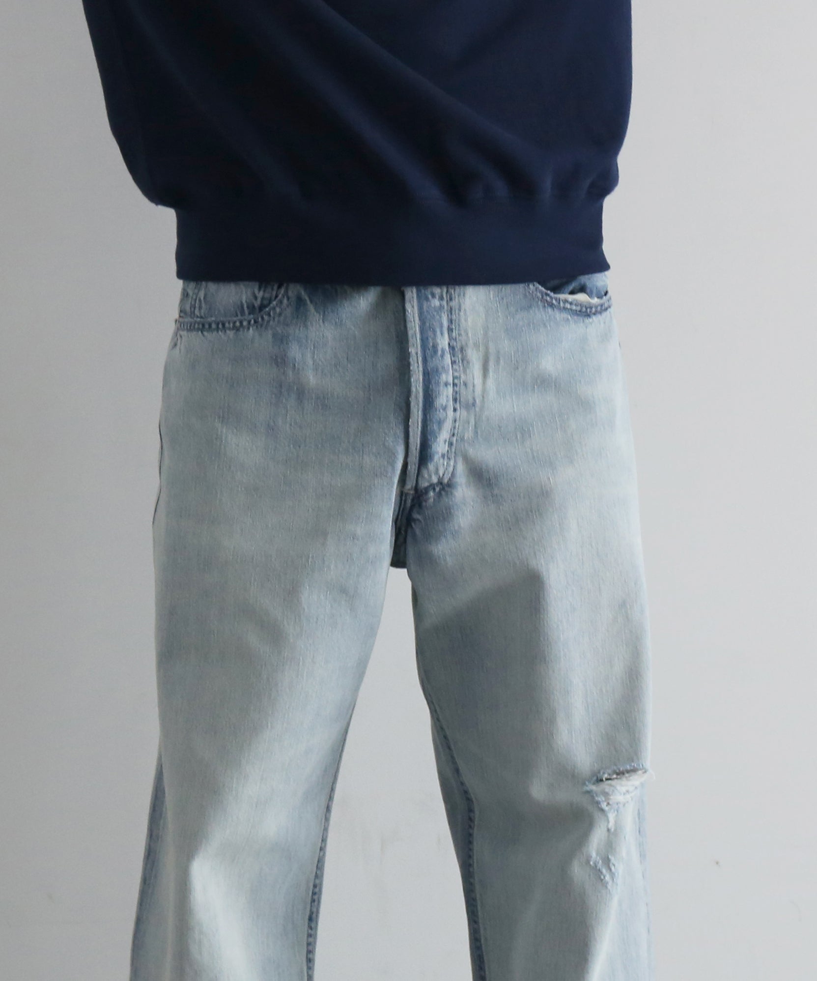 AURALEE Faded selvedge light denim pants "LIGHT INDIGO"