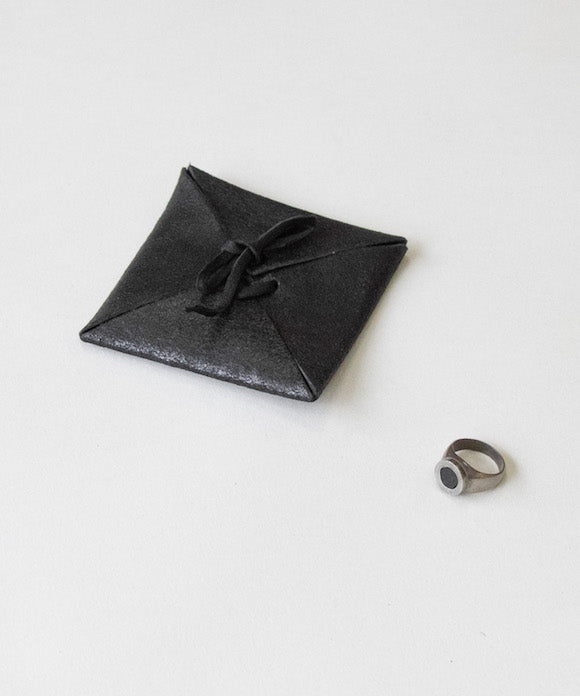 Guidi【グイディ】ring with kangaroo leather details 