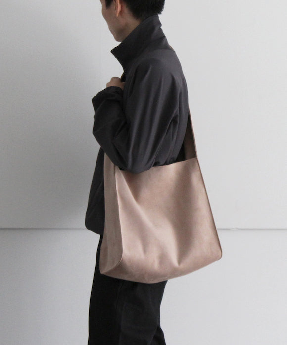 KAIKO ULTRASUEDE SHOULDER BAG ブラック KAIKO ULTRASUEDE SHOULDER BAG