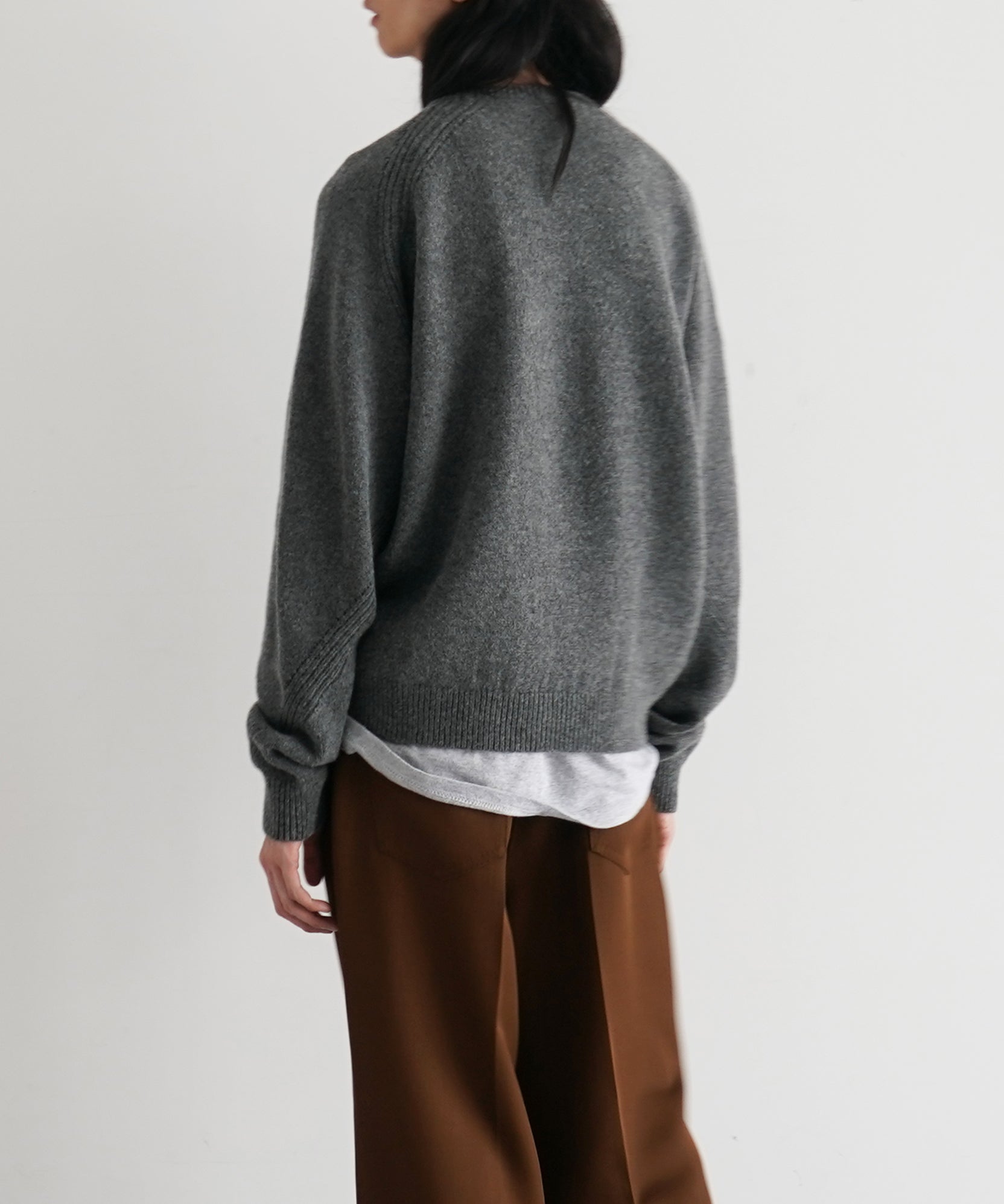 OLD FOLK HOUSE V-neck sweater "GRAY"
