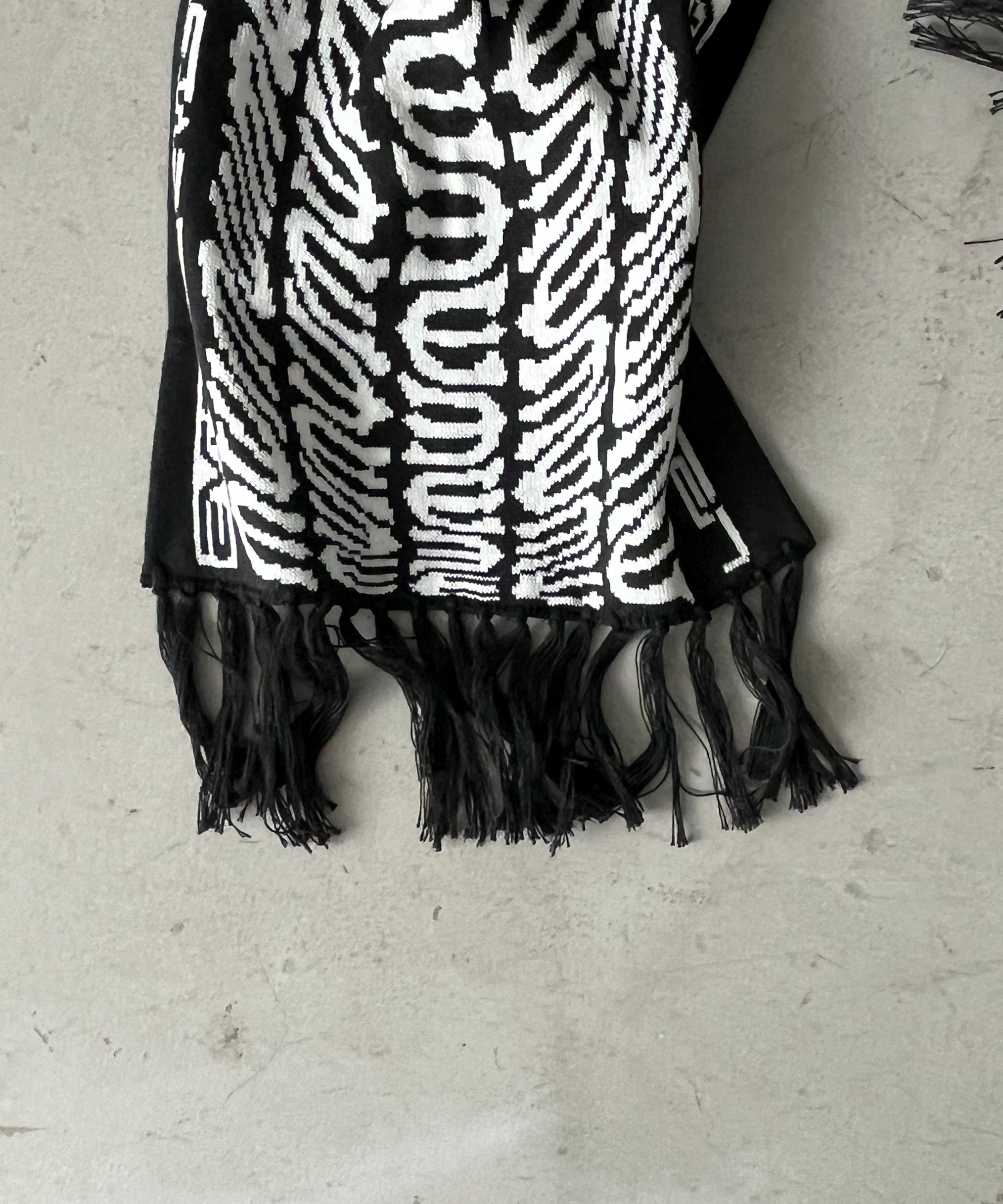 Evisen Skateboardsゑ【エビセンスケートボード】E logo scarf 