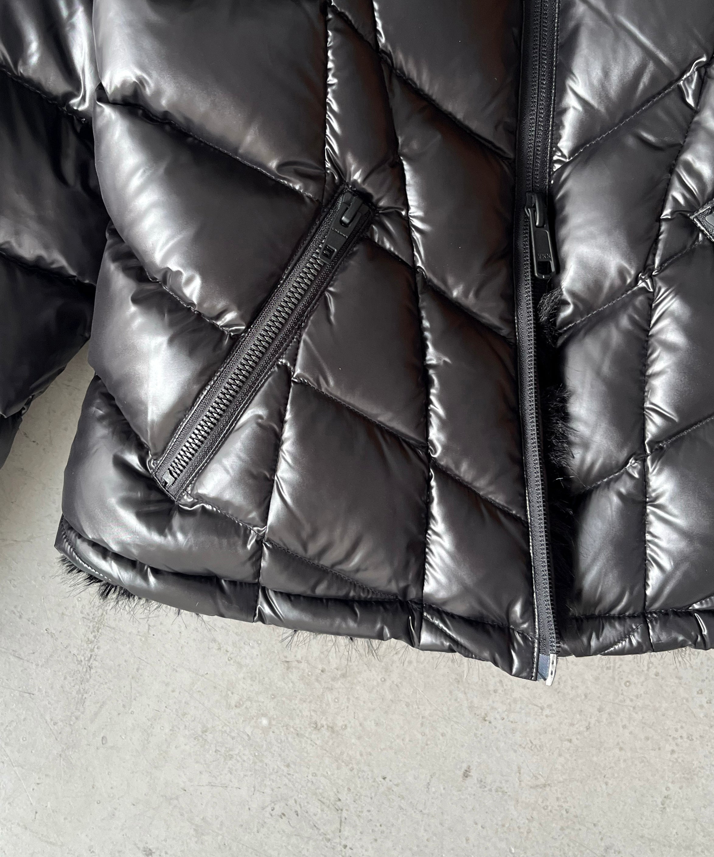 LOADINGROOM Reversible faux fur down jacket "BLACK"