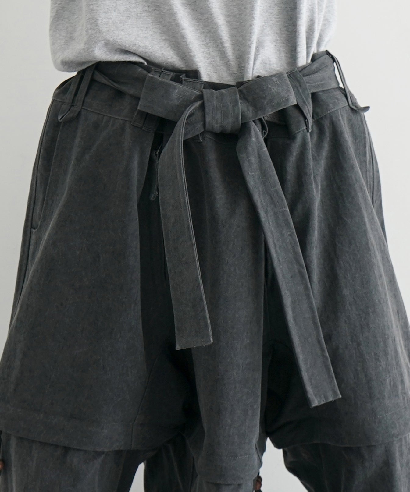 JIAN YE  八咫烏 PANTS "WASHED BLACK"