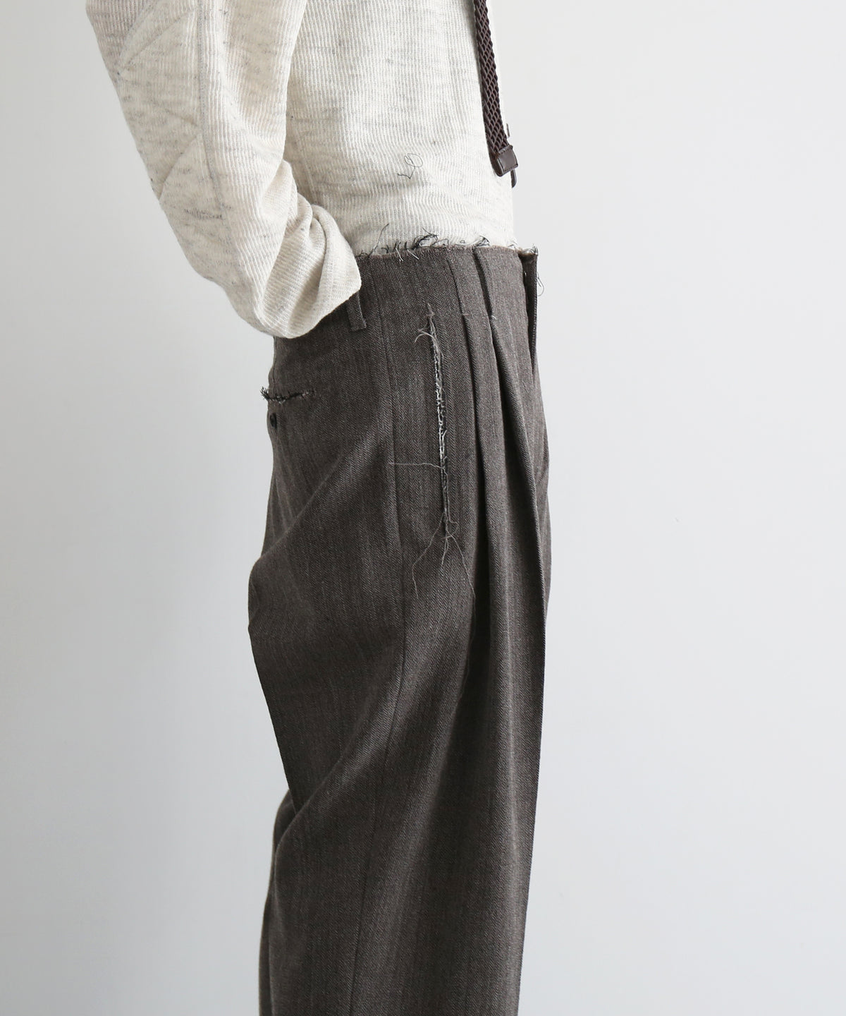 ISSUETHINGS 26b/118-wn-00 "GRAY BEIGE"