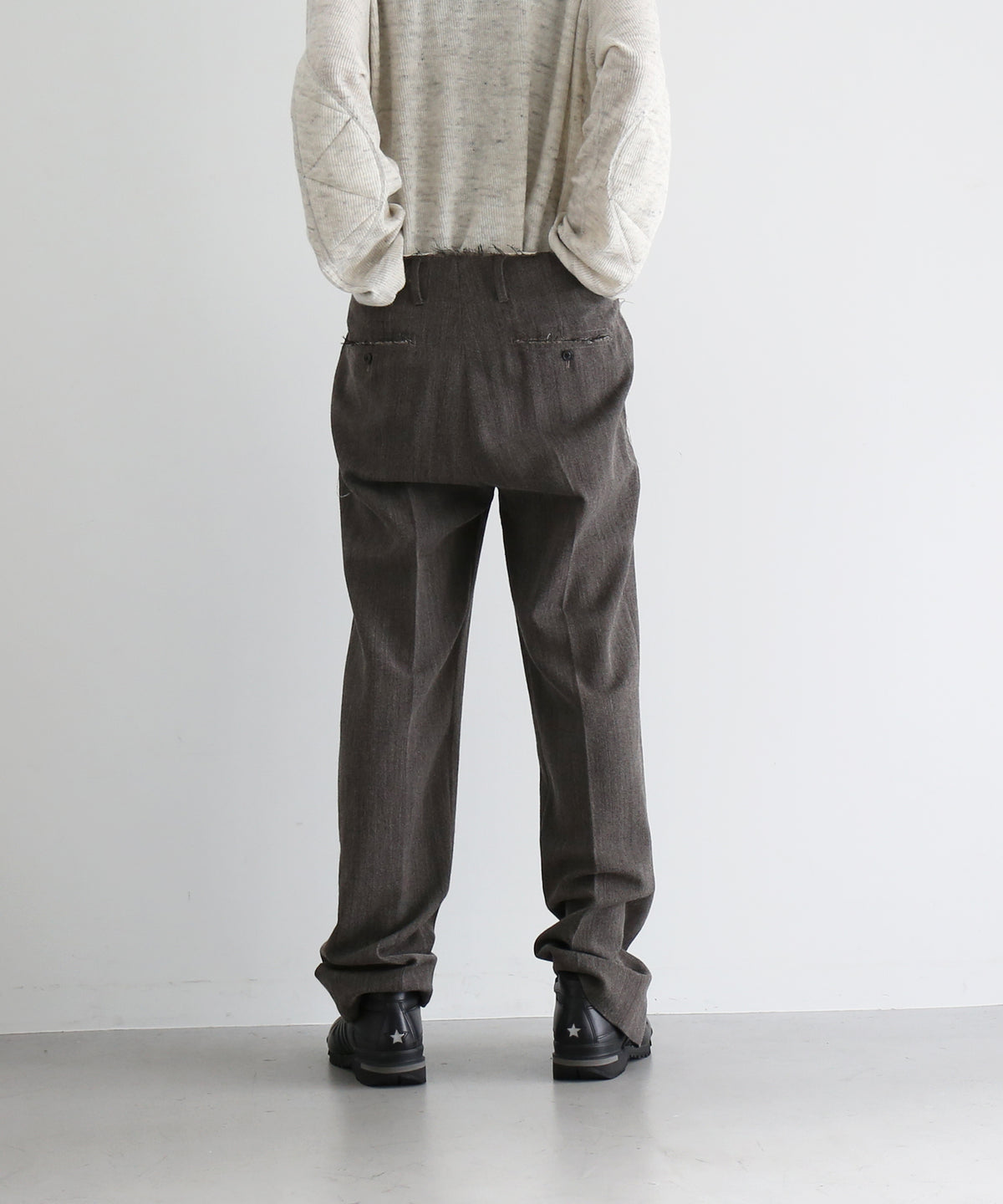 ISSUETHINGS 26b/118-wn-00 "GRAY BEIGE"