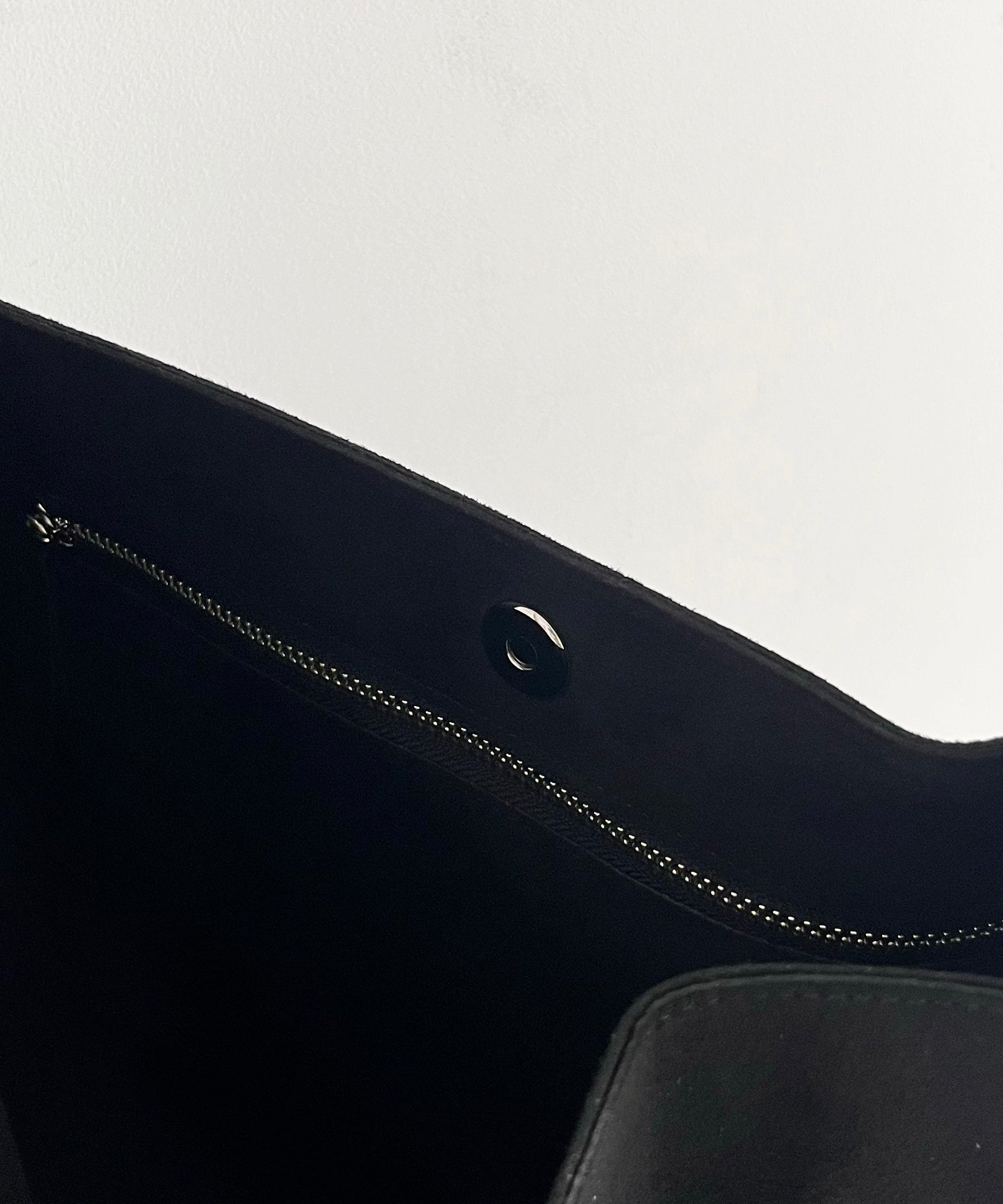 KAIKO ULTRASUEDE SHOULDER BAG スウェード ブラック ULTRASUEDE SHOULDER BAG 