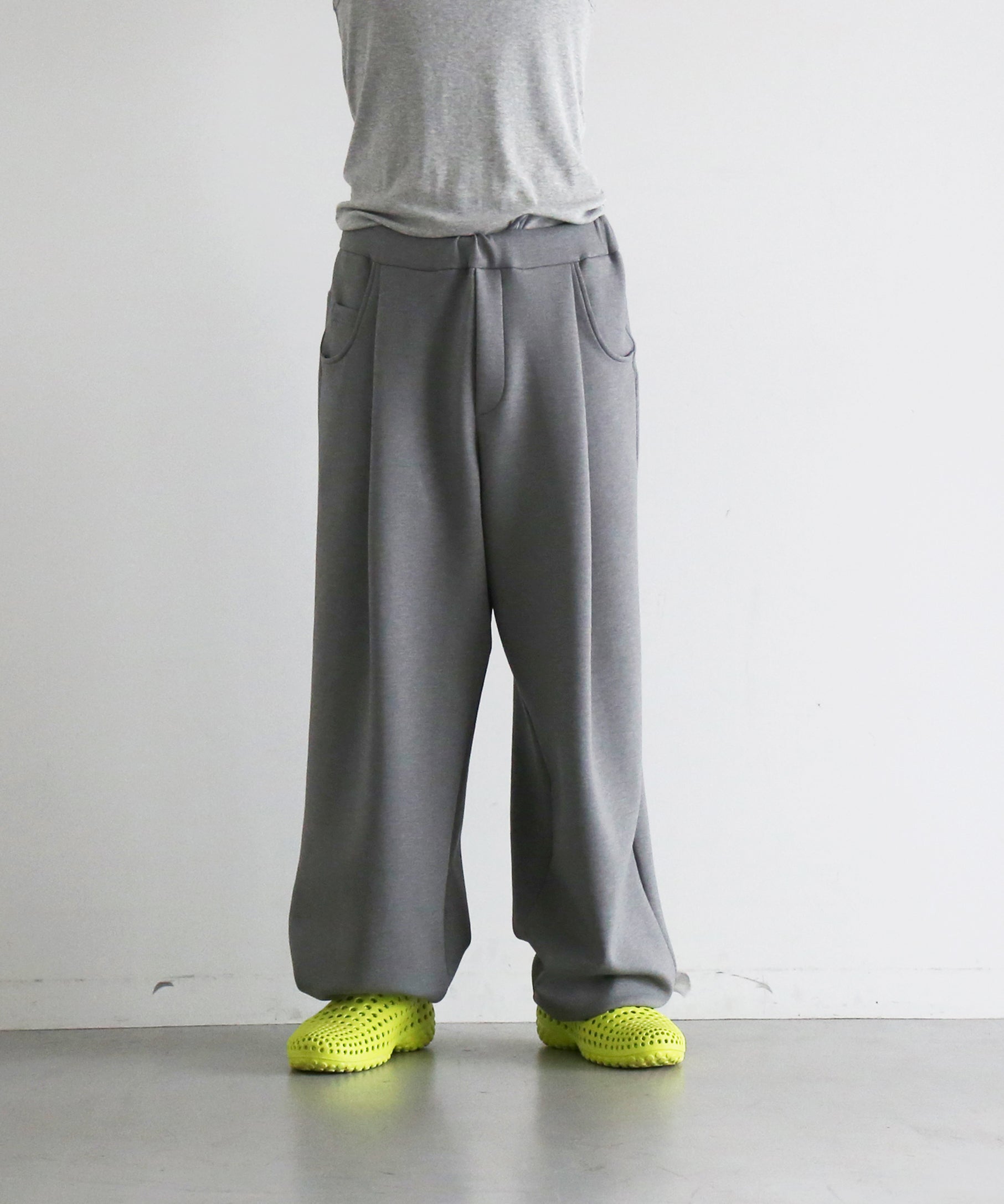 【EXCLUSIVE】NEONSIGN Wide tech slacks "GRAY"