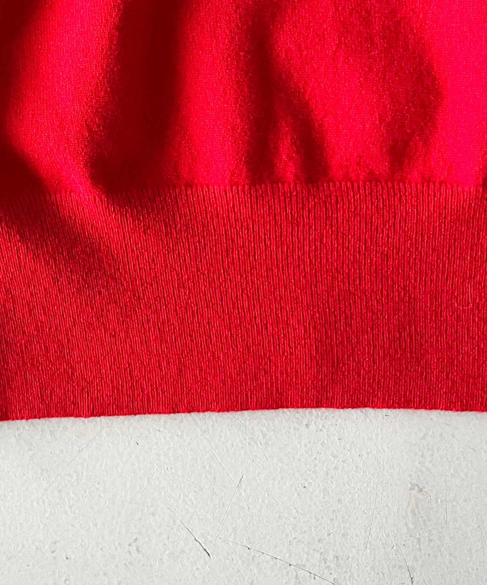 AURALEE High twist wool knit v-neck p/o "RED"