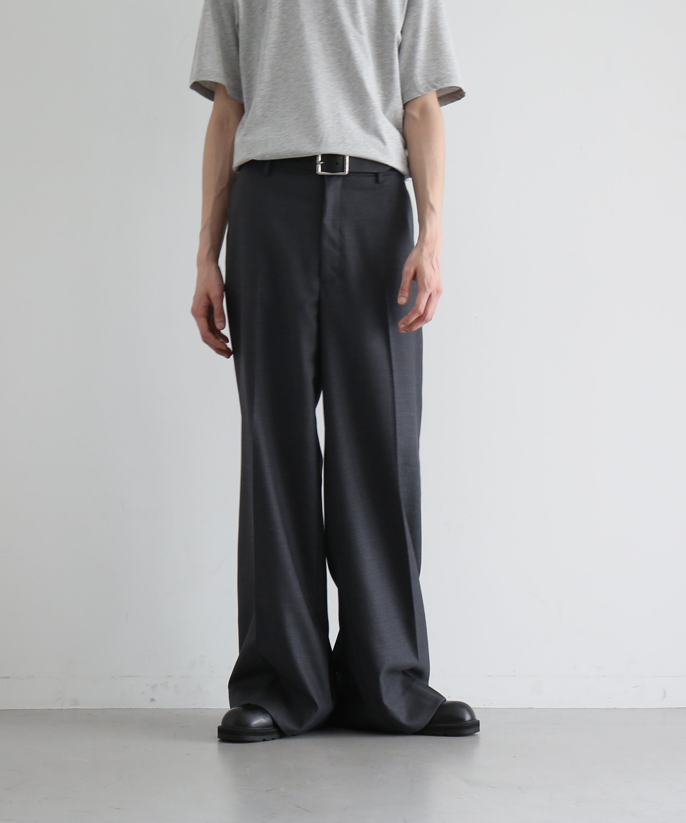 【EXCLUSIVE】NEONSIGN Anatomic straight slacks "CHARCOAL"