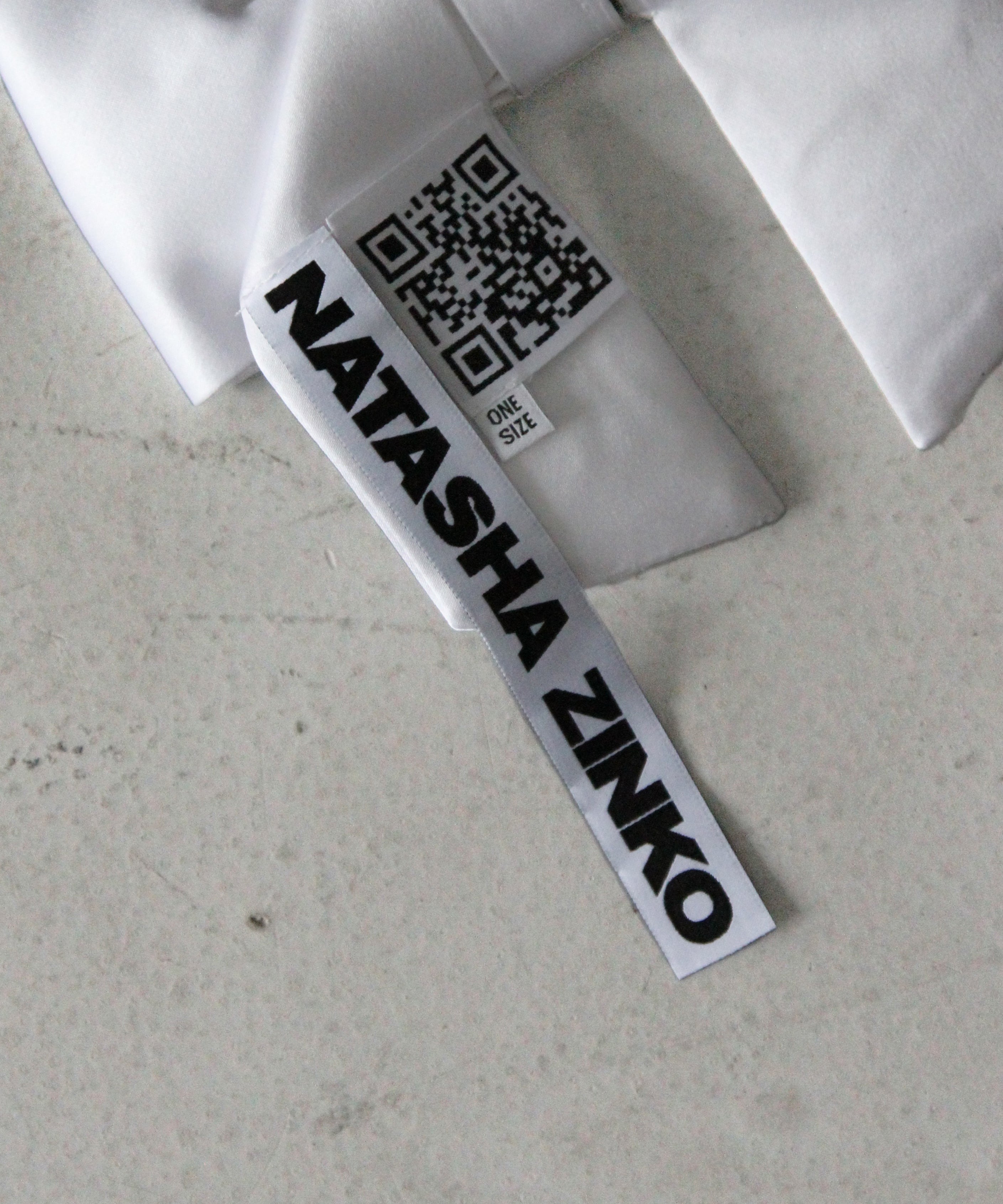 NATASHA ZINKO Bow bag charm "WHITE"