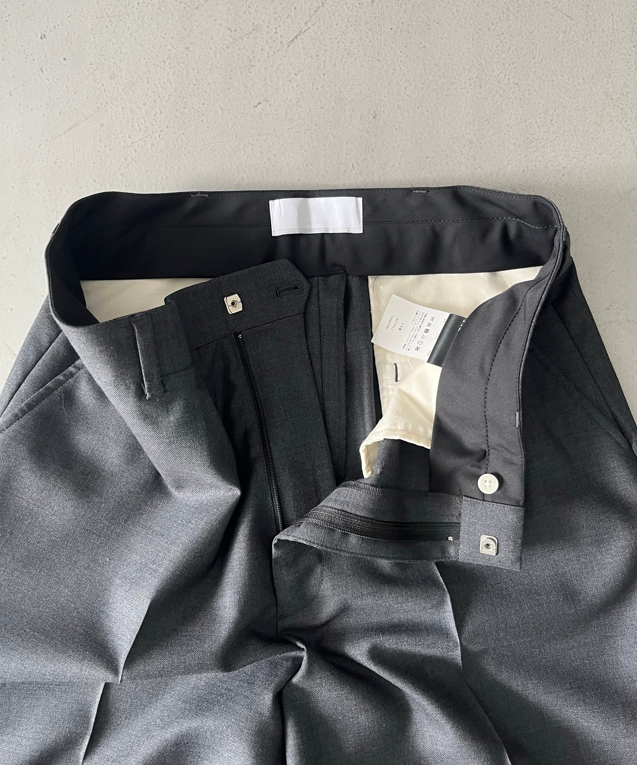 NEONSIGN【ネオンサイン】【EXCLUSIVE】Anatomic straight slacks