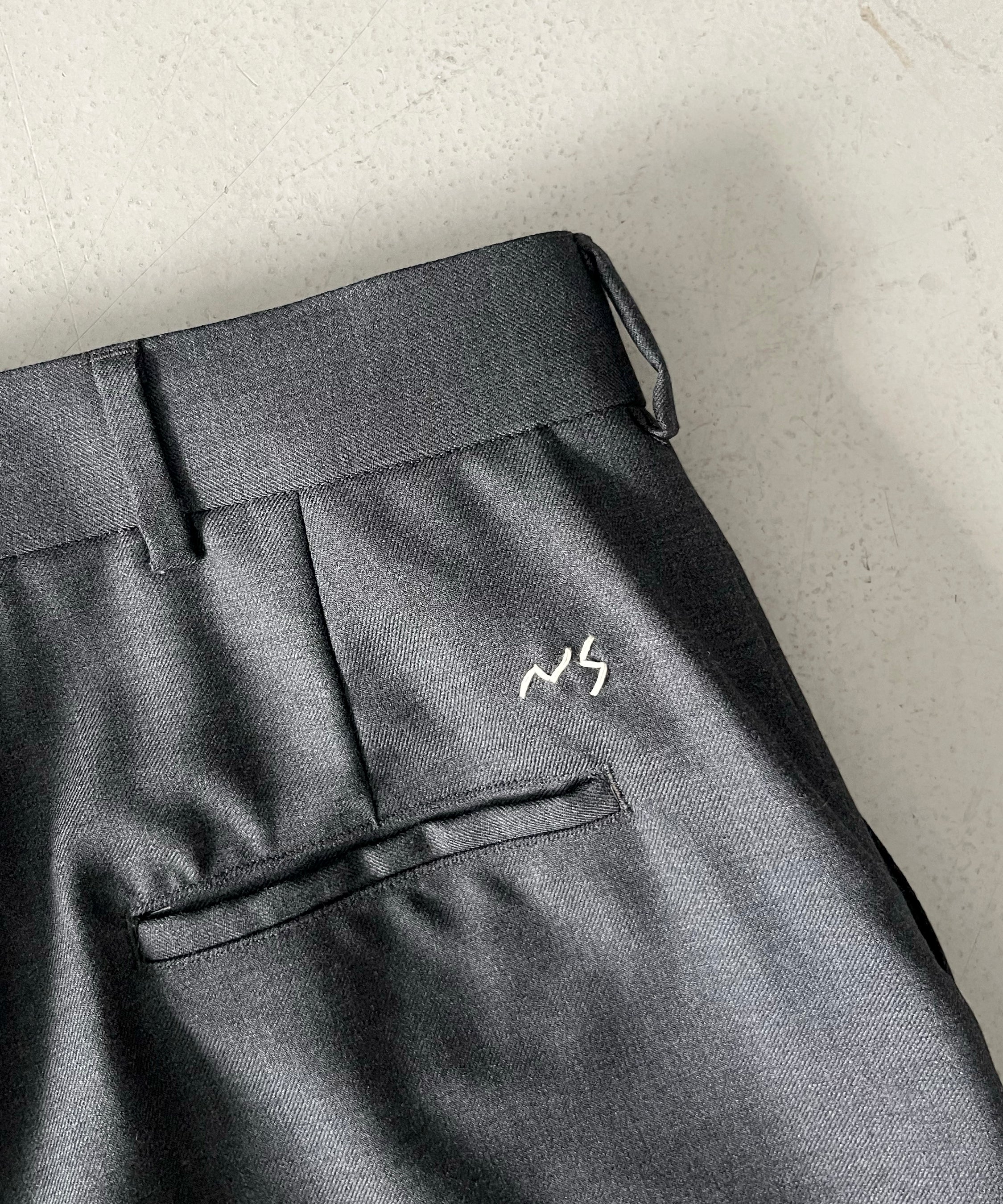 NEONSIGN【ネオンサイン】【EXCLUSIVE】Anatomic straight slacks