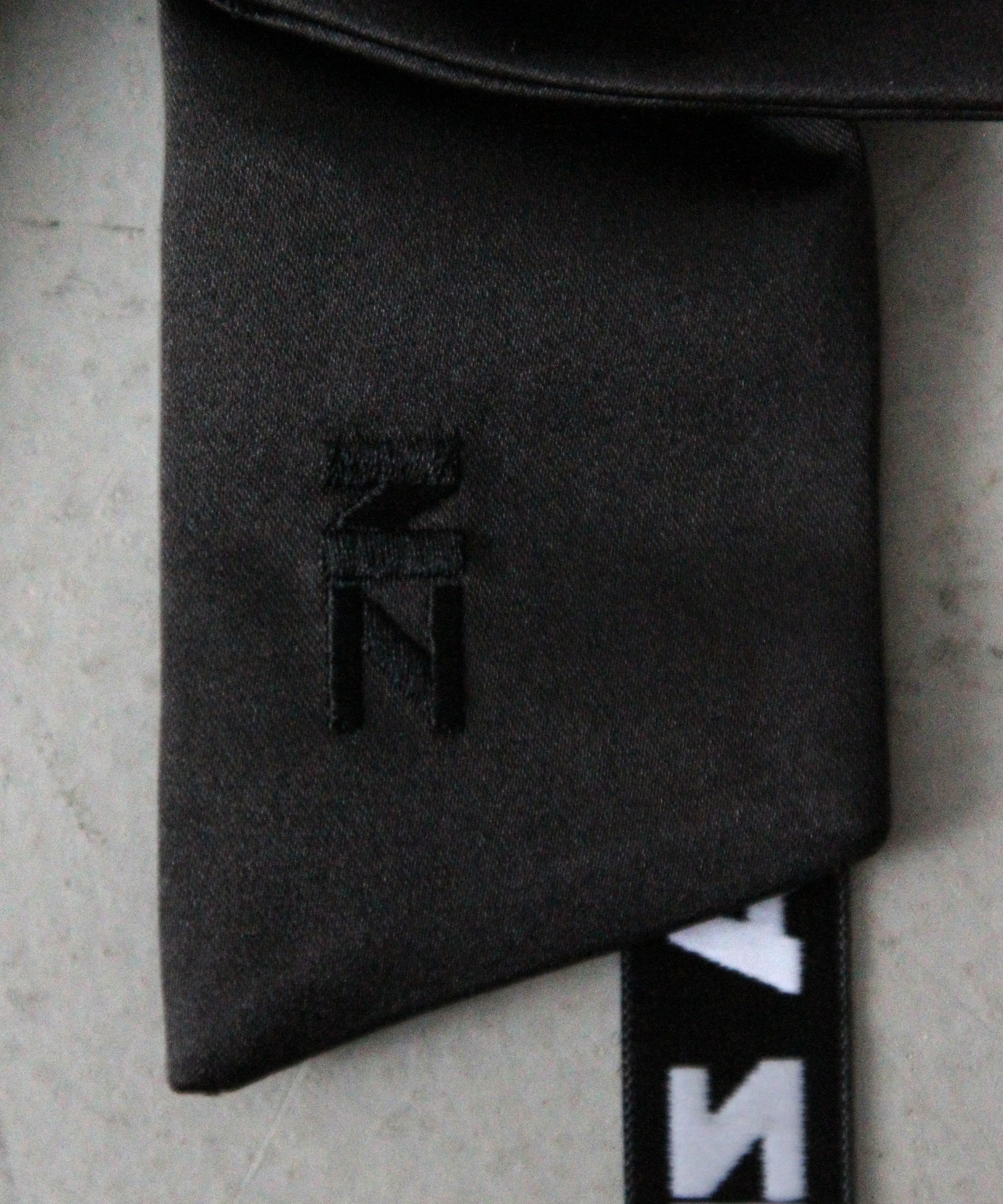 NATASHA ZINKO Bow bag charm "BLACK SATIN"