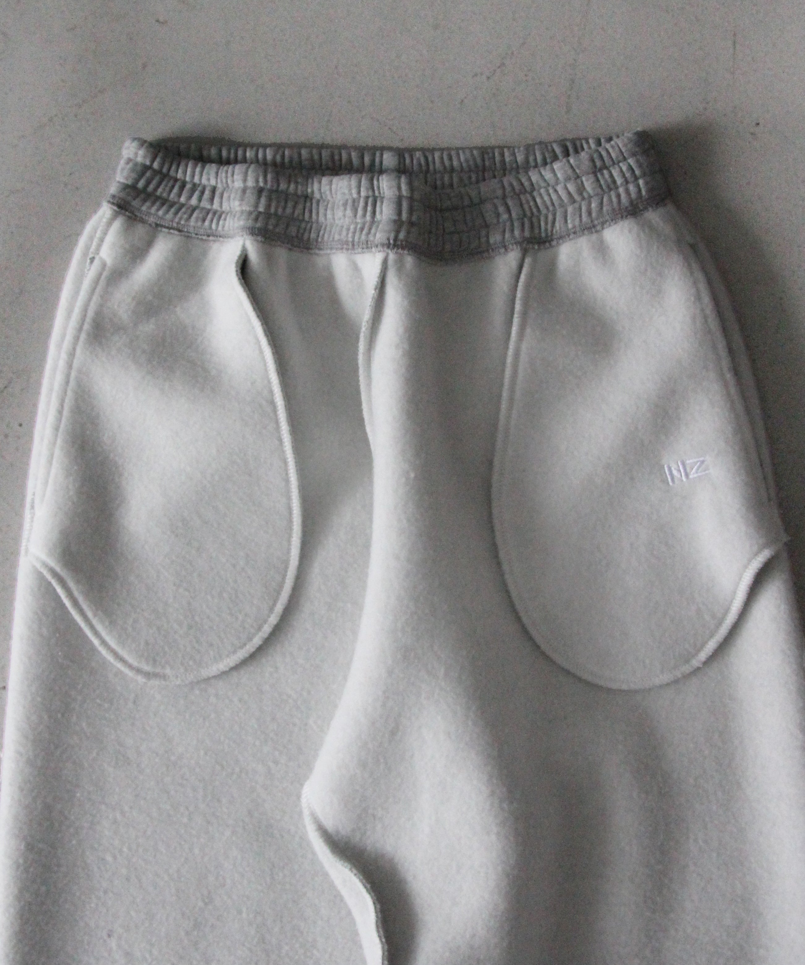 NATASHA ZINKO Joggers "GREY"