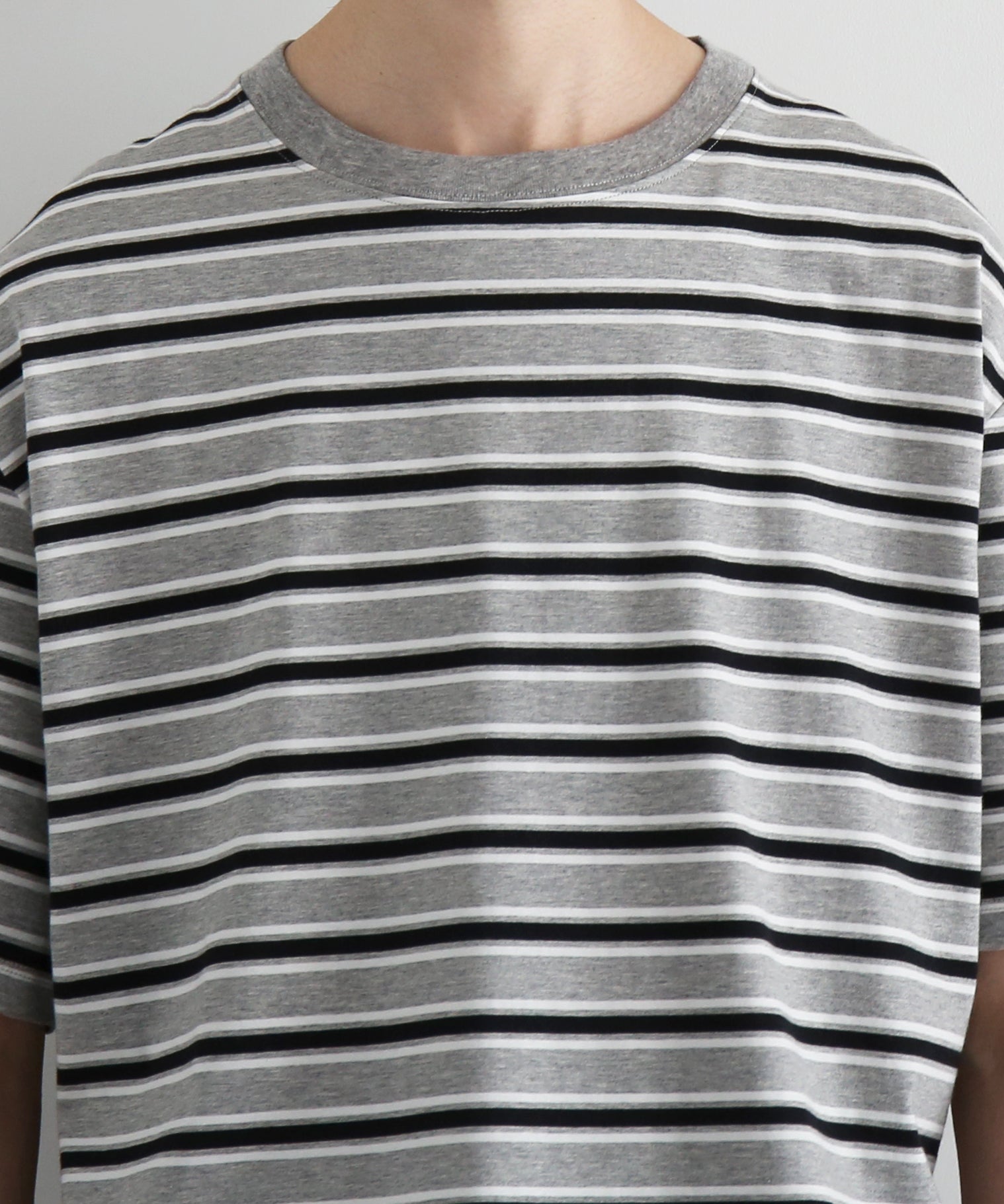 KAIKO C neck border t-shirts "FIGURE"