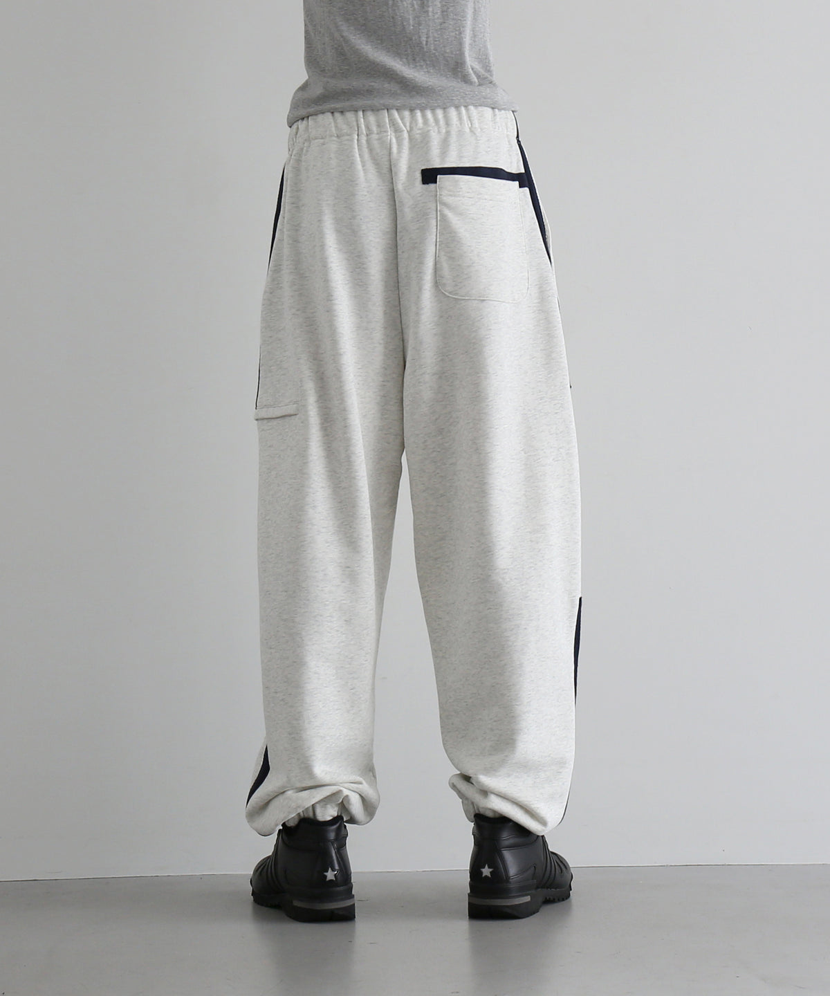 PHINGERIN Tape sweatpants "A:OATMEAL"