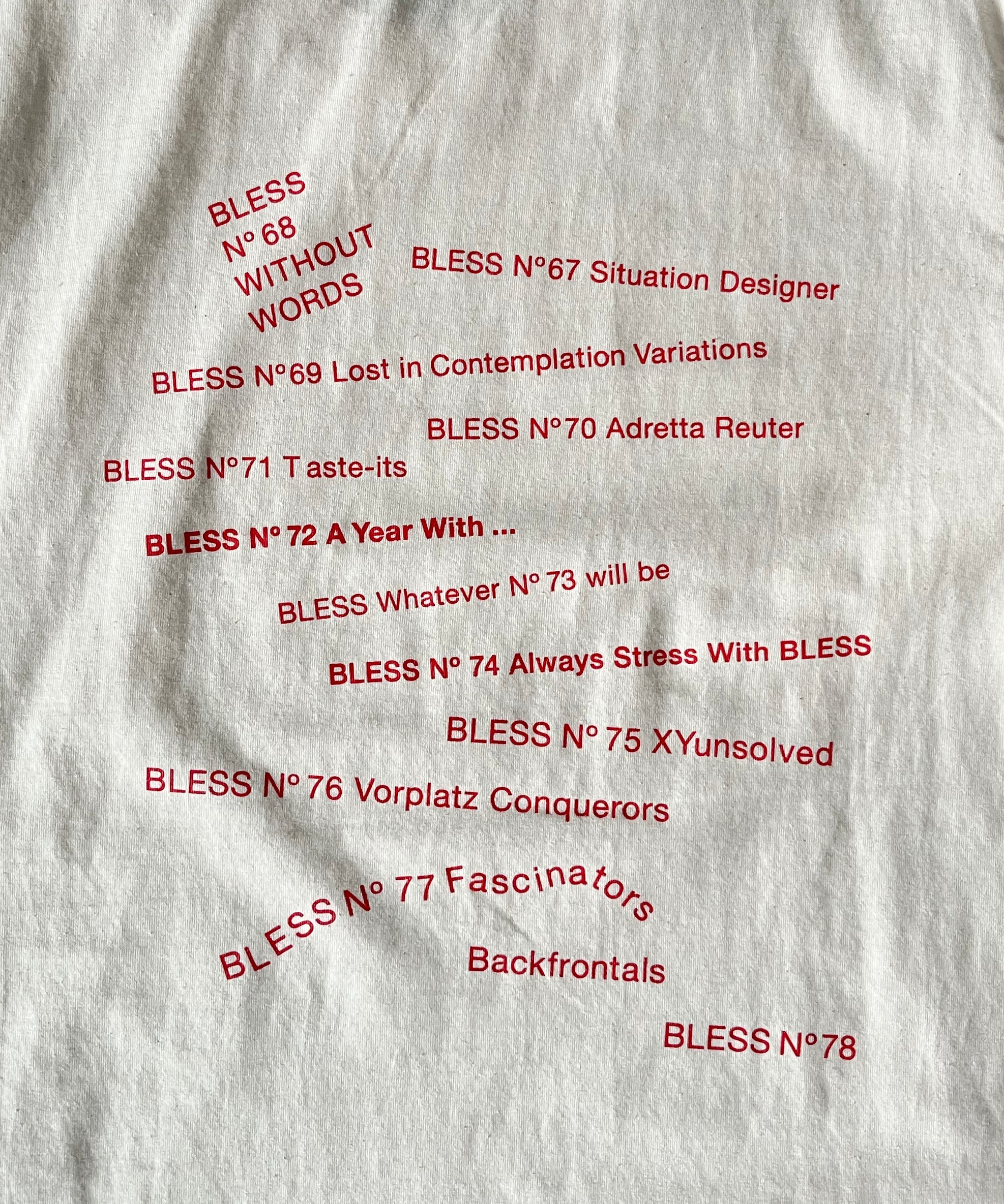 BLESS Multicollection V T-Shirt "RAW WHITE / RED"