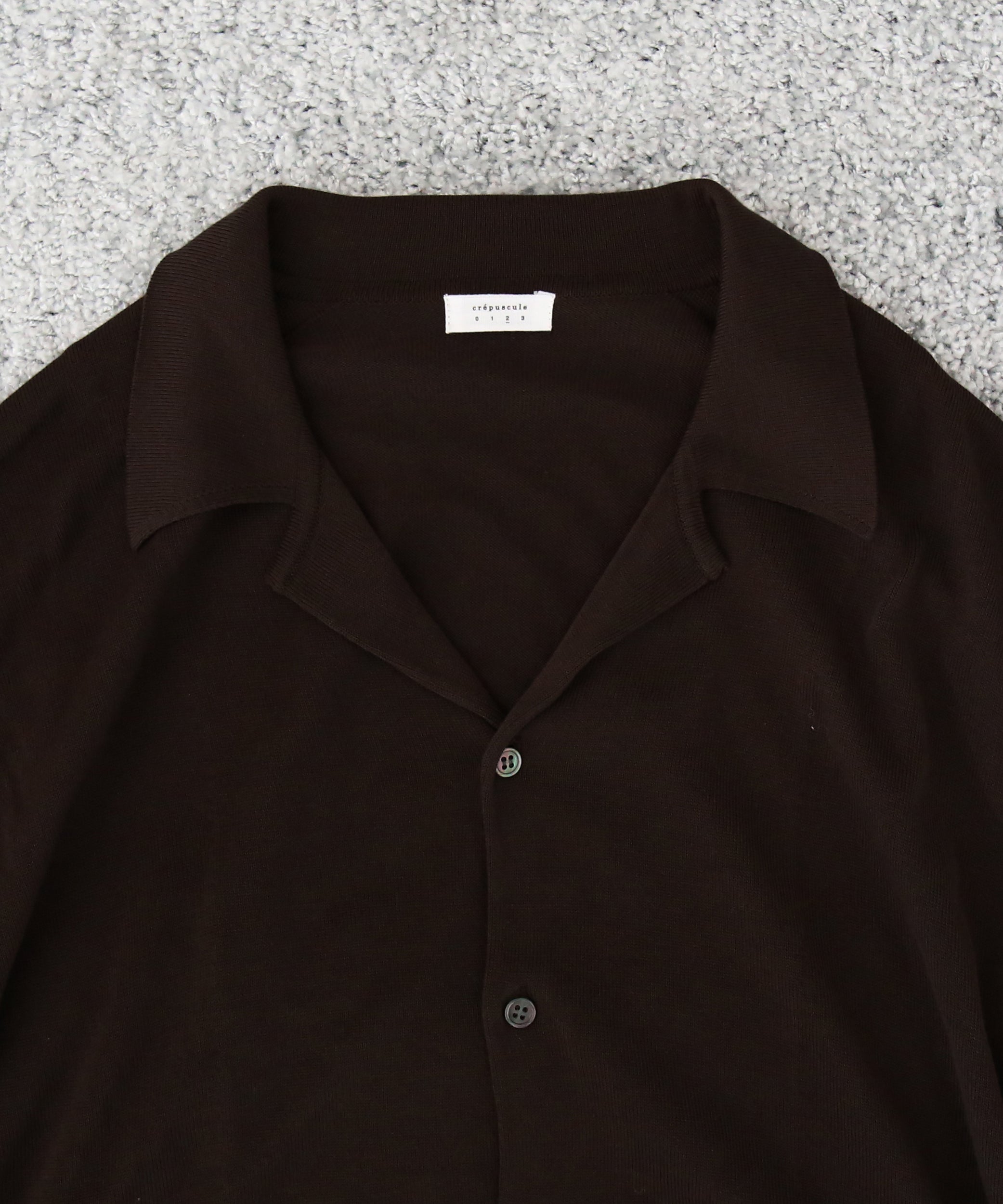 【EXCLUSIVE】crepuscule Open collar knit shirt "BROWN"