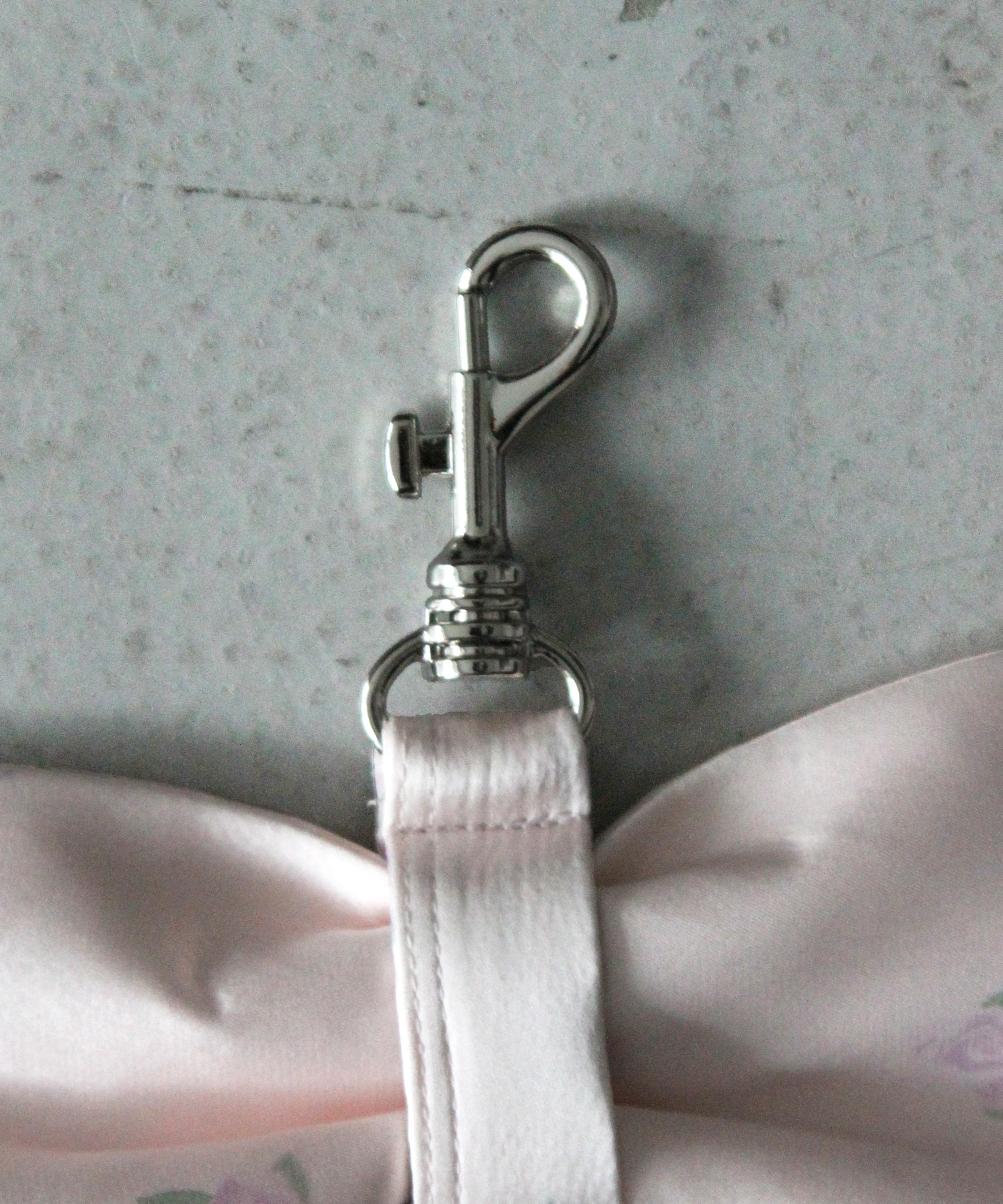 NATASHA ZINKO Bow bag charm "PINK"