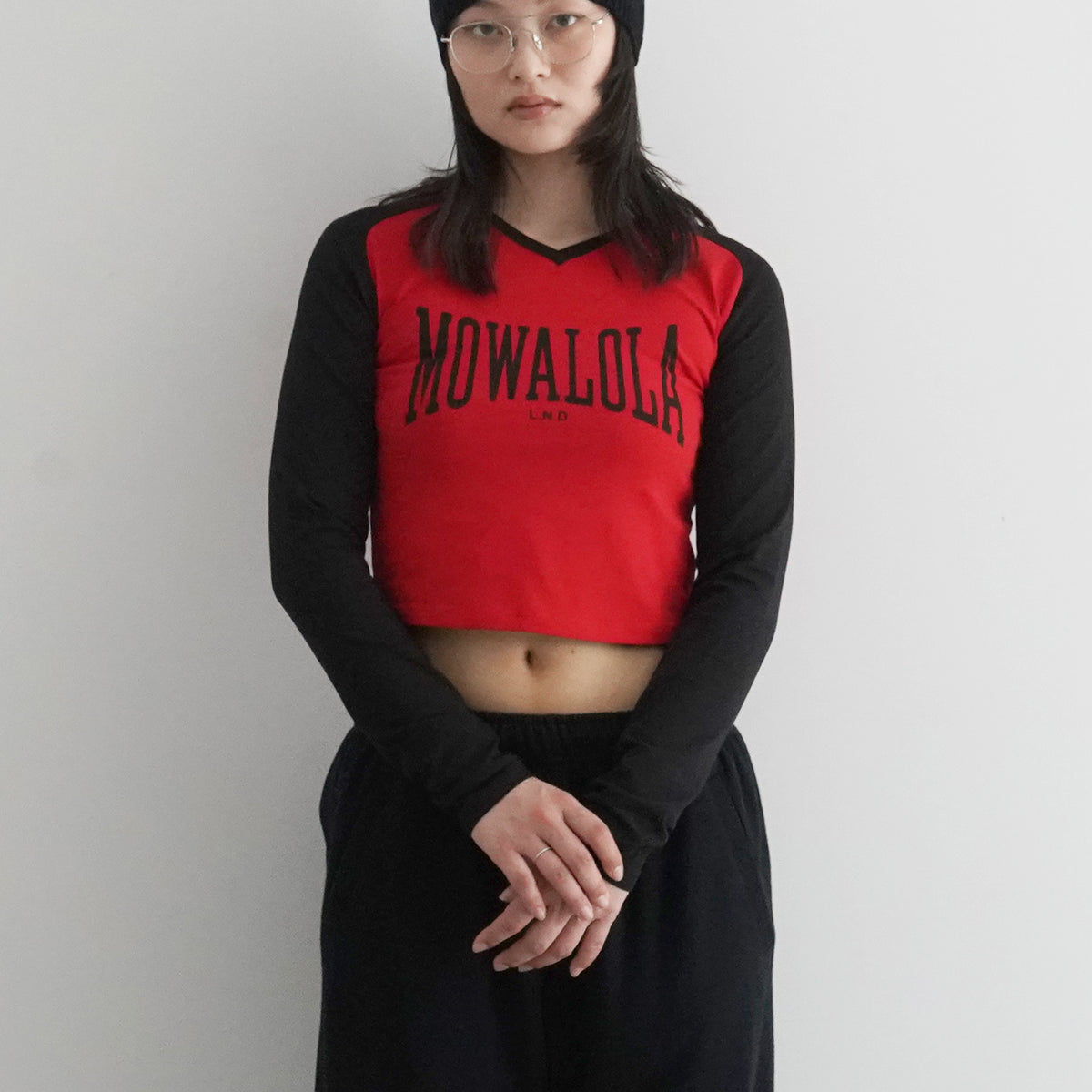 mowalola ロゴ入り赤半袖クロップドTシャツ mowalola-ロゴ入り赤半袖クロップドTシャツ
