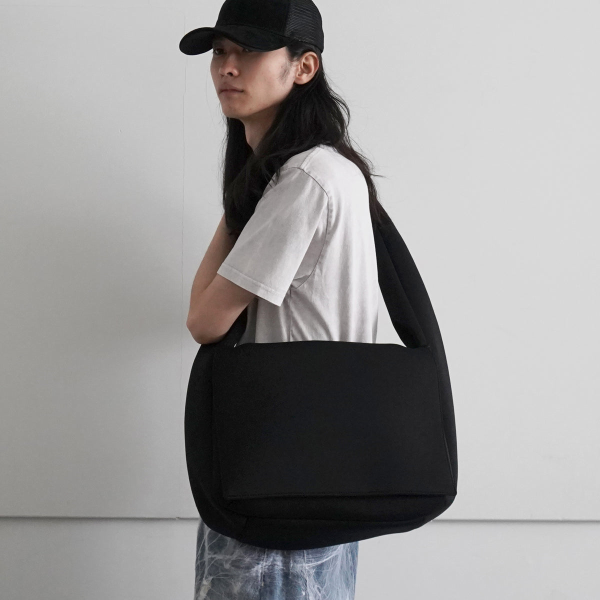 Mr.FEAST Flap shoulder bag 