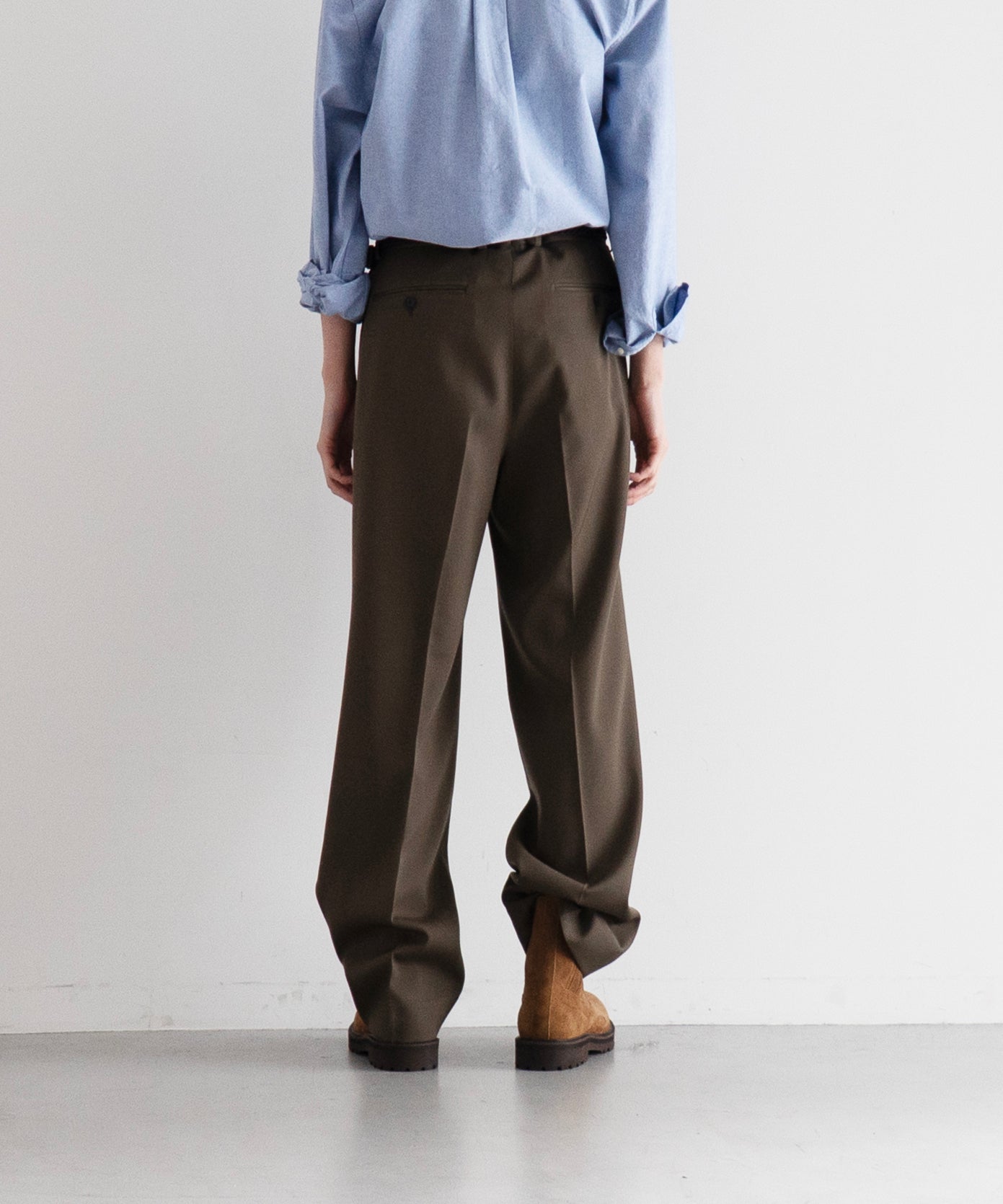 AURALEE【オーラリー】Light wool max gabardine two-tuck slacks