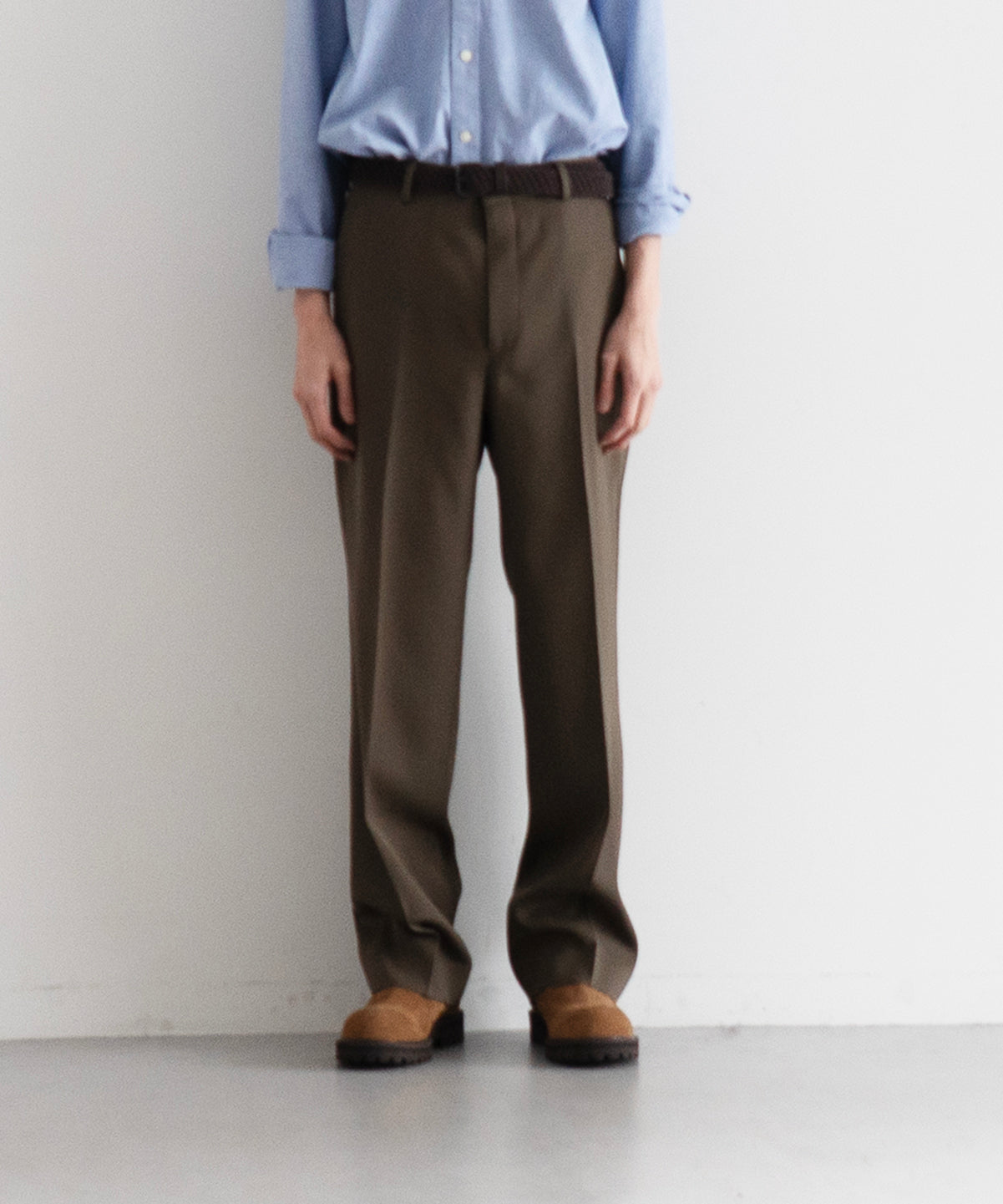 AURALEE Light wool max gabardine slacks "DARK OLIVE BROWN"