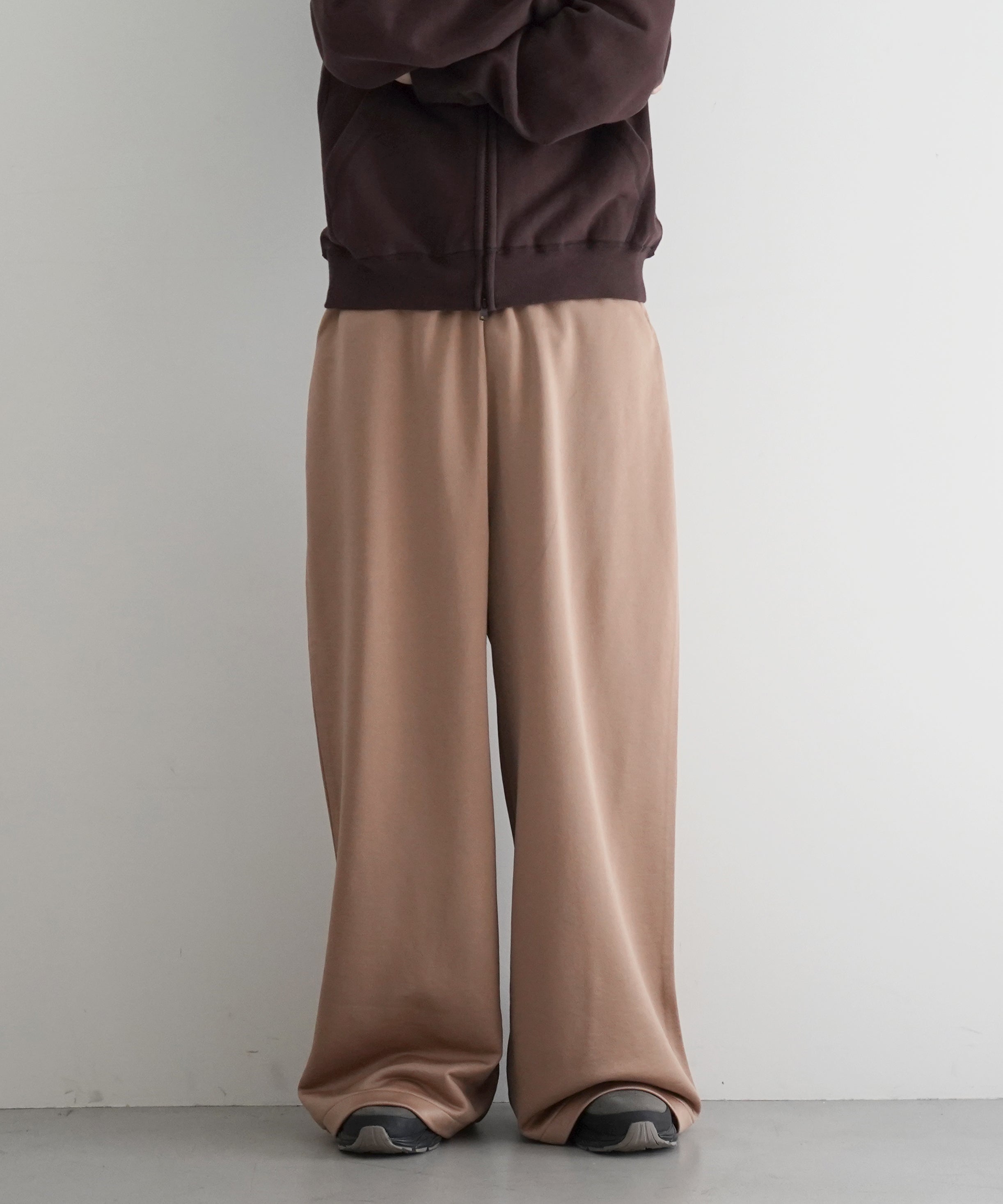 REVERBERATE TRACK PANTS "BEIGE"