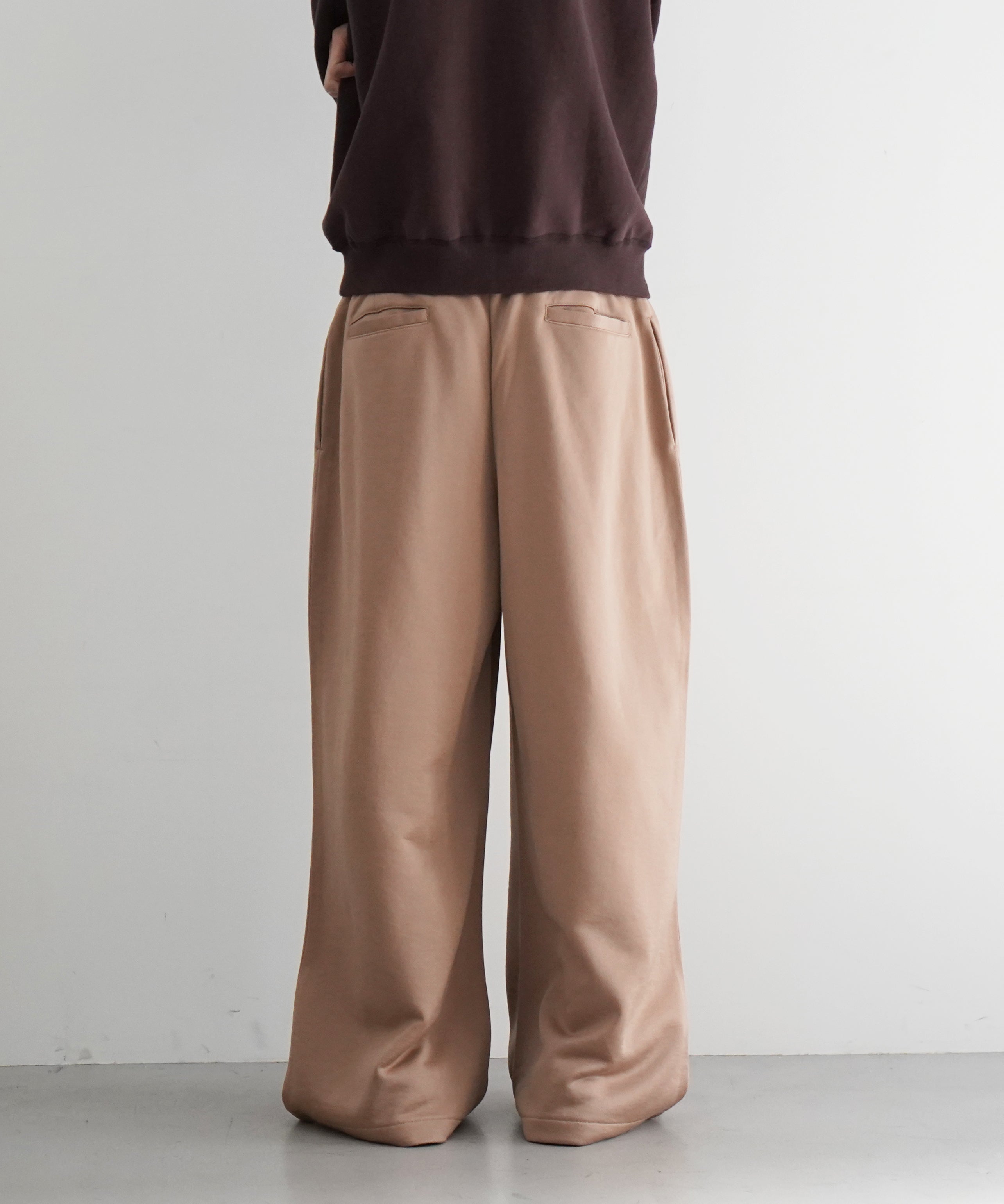 REVERBERATE TRACK PANTS "BEIGE"