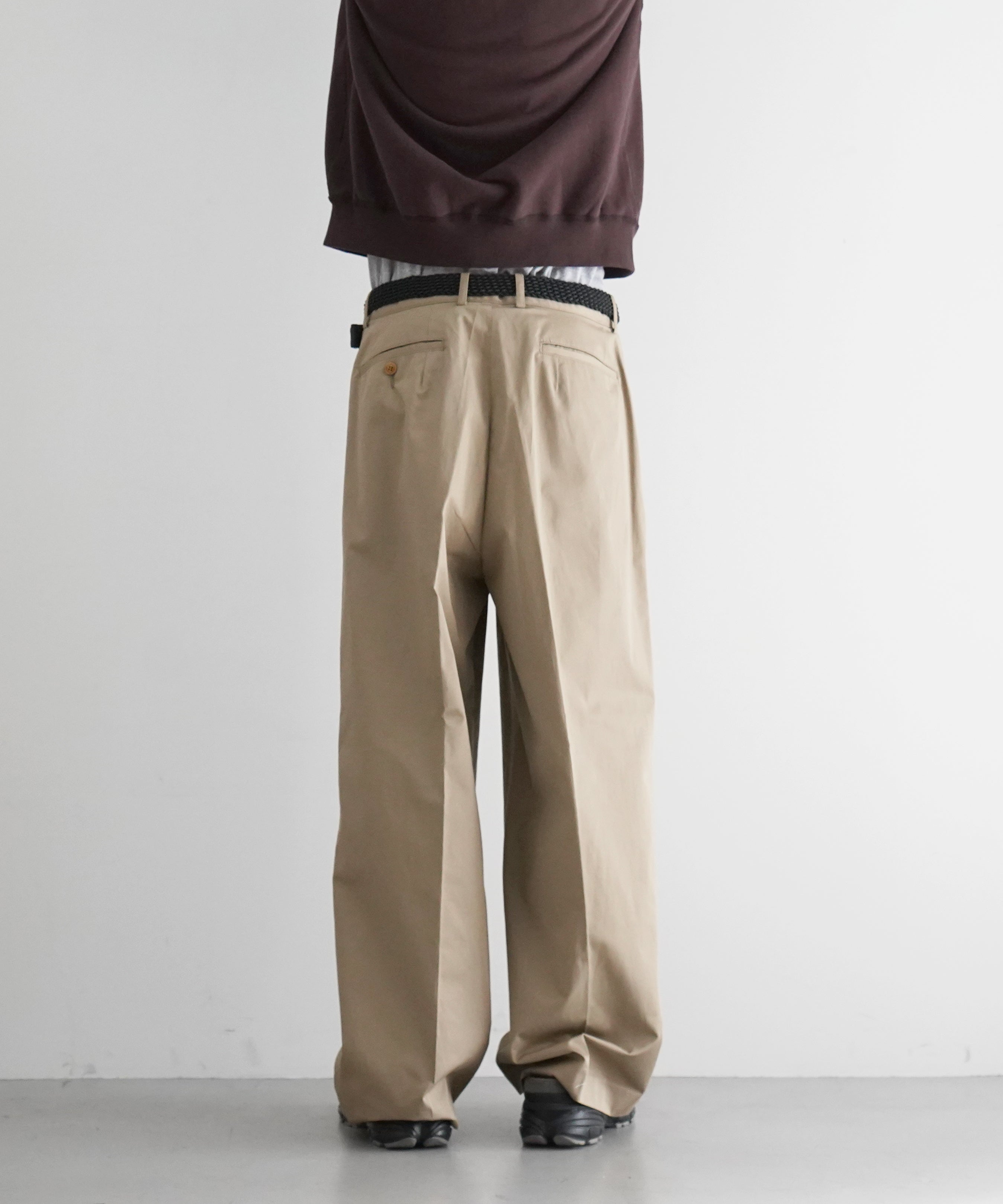 REVERBERATE TACKED CHINO TROUSERS - PLANE - STANDARD "BEIGE"