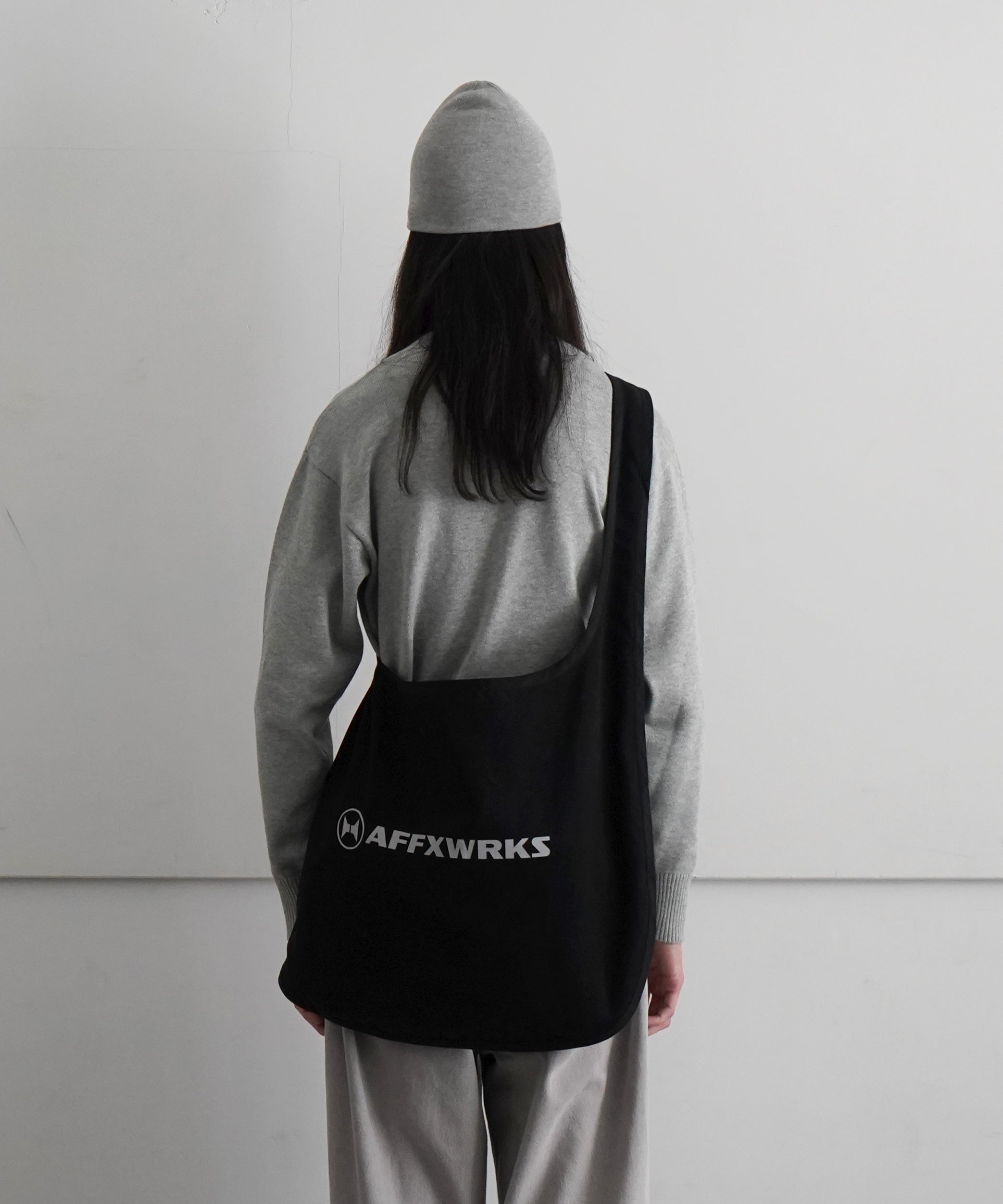 AFFX WRKS CIRCULAR BAG "BLACK"